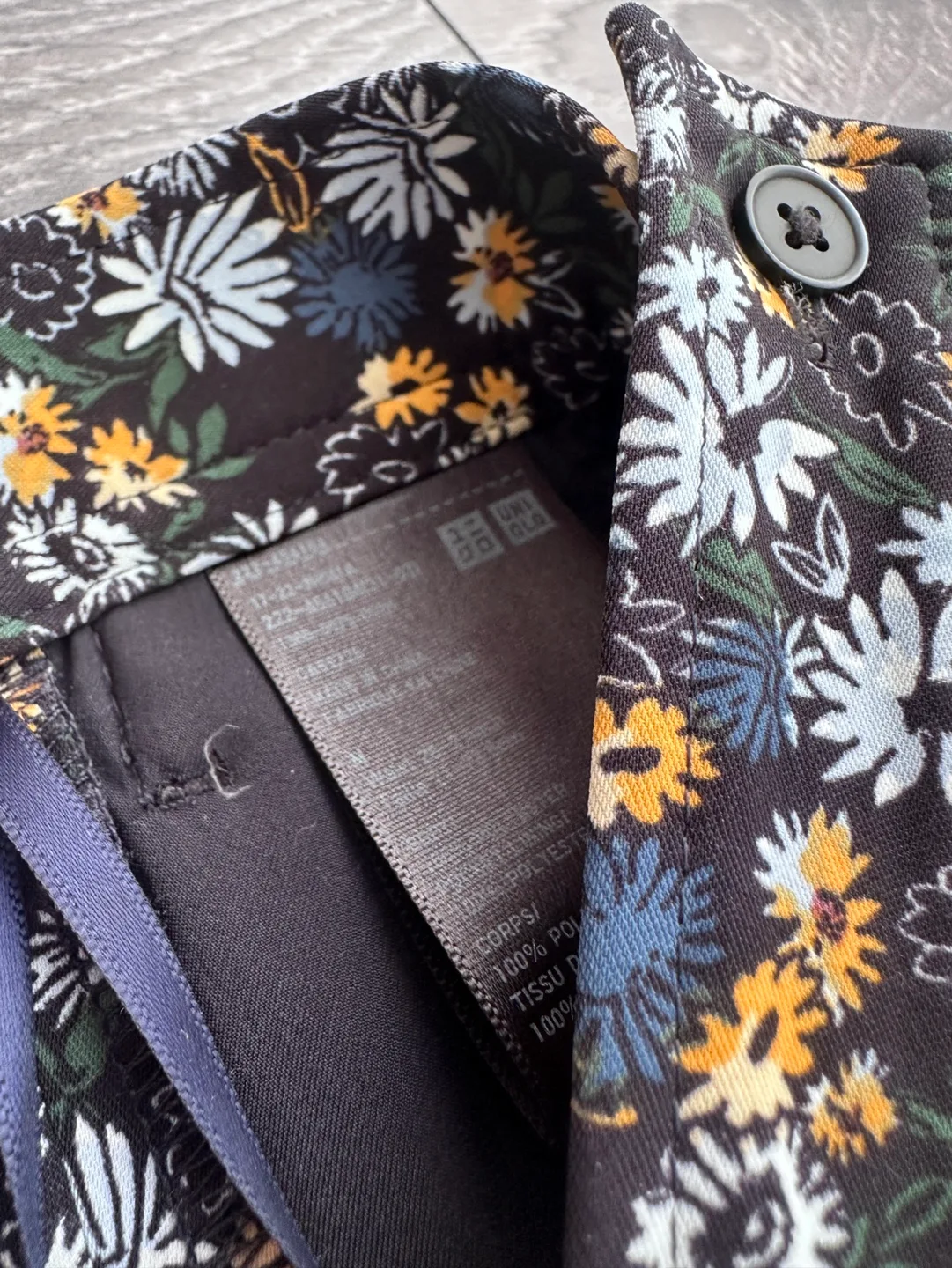 Like New! Uniqlo Floral Wrap Skirt - Size M image indicator(5)