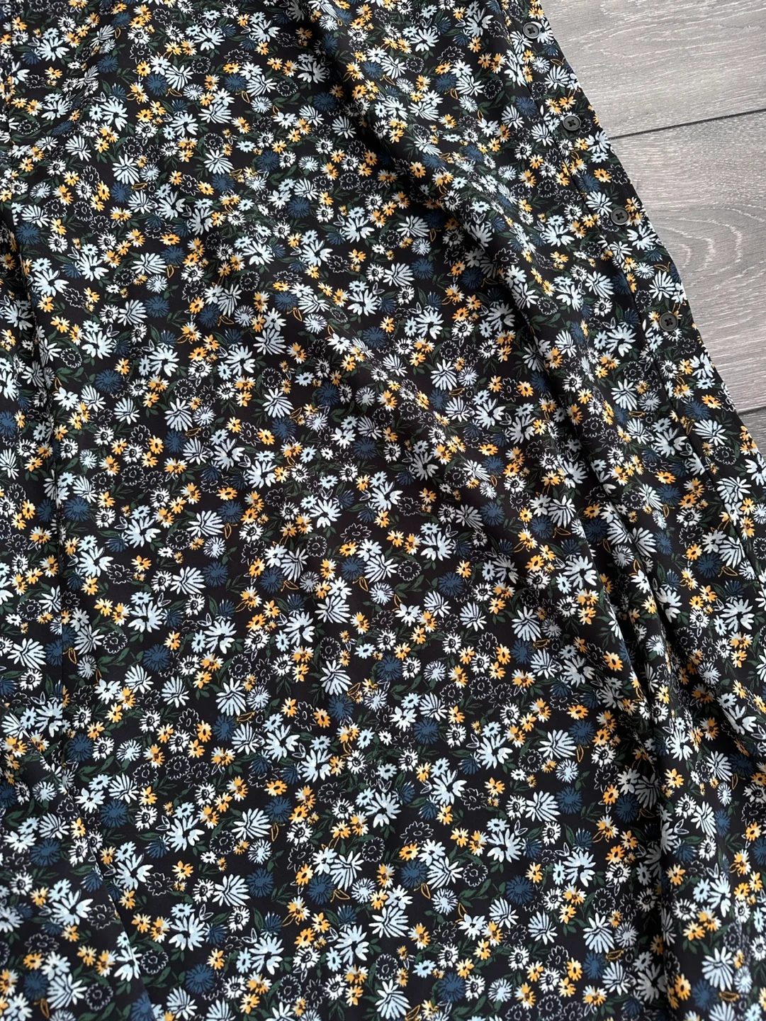 Like New! Uniqlo Floral Wrap Skirt - Size M image indicator(2)