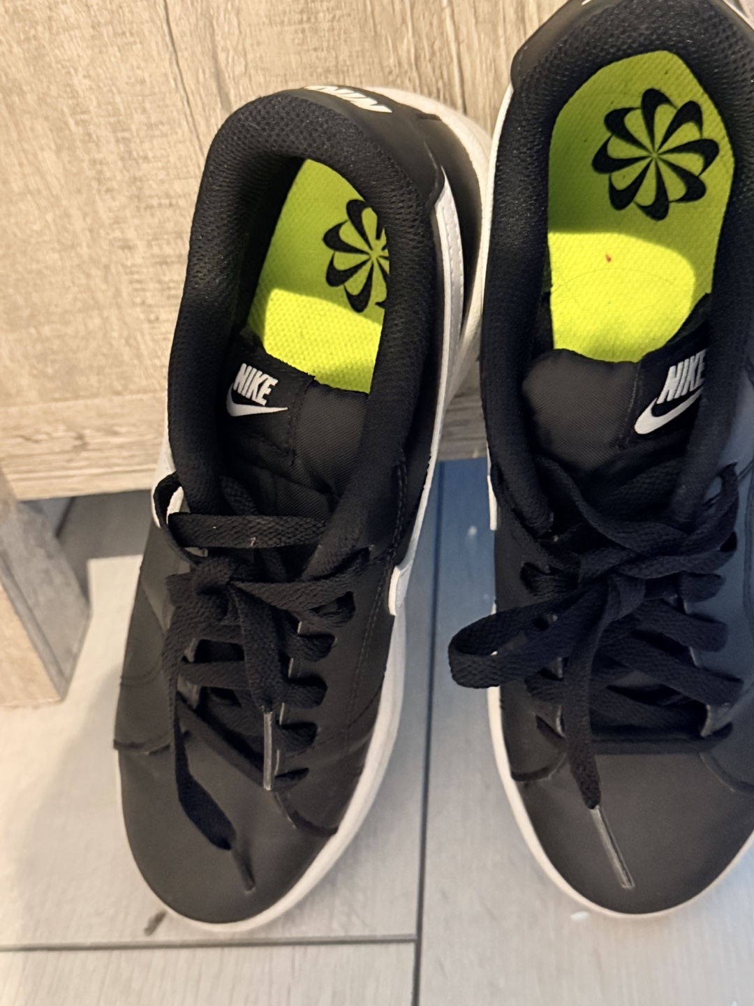 Nike Court Royale 2 Low Black/White -  Size UK 5 - photo 3