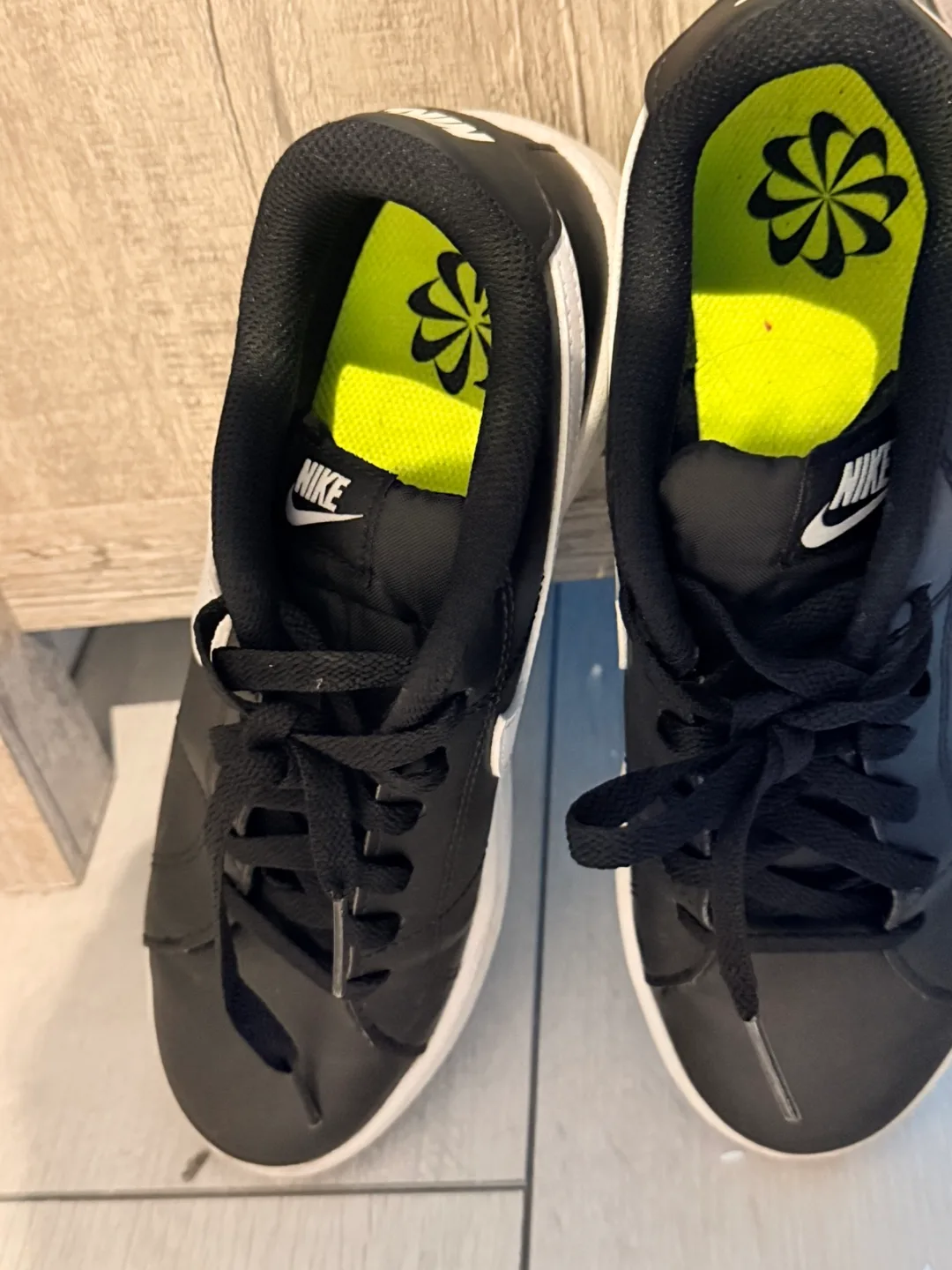 Nike Court Royale 2 Low Black/White -  Size UK 5 image indicator(3)