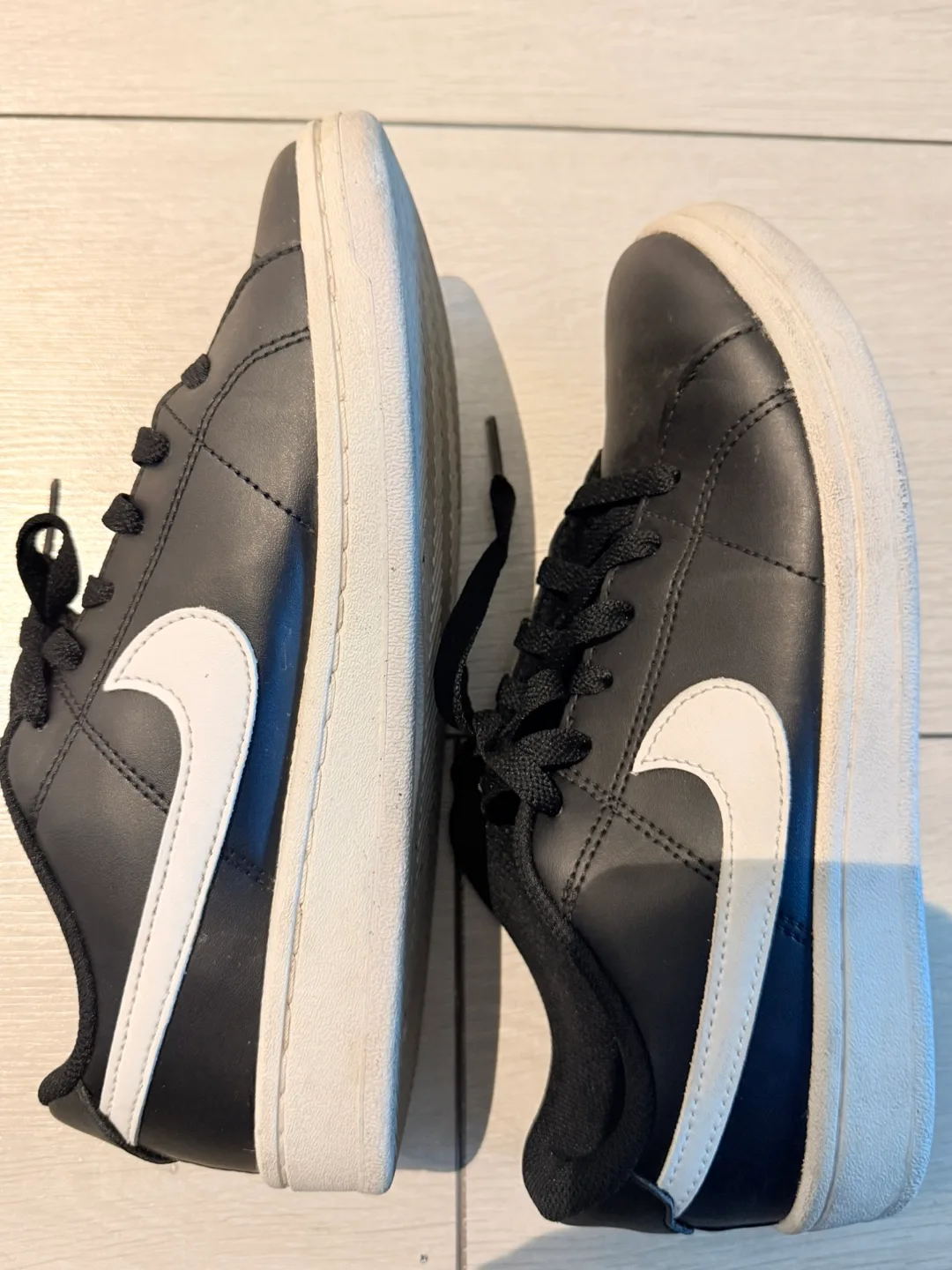 Nike Court Royale 2 Low Black/White -  Size UK 5 image indicator(2)