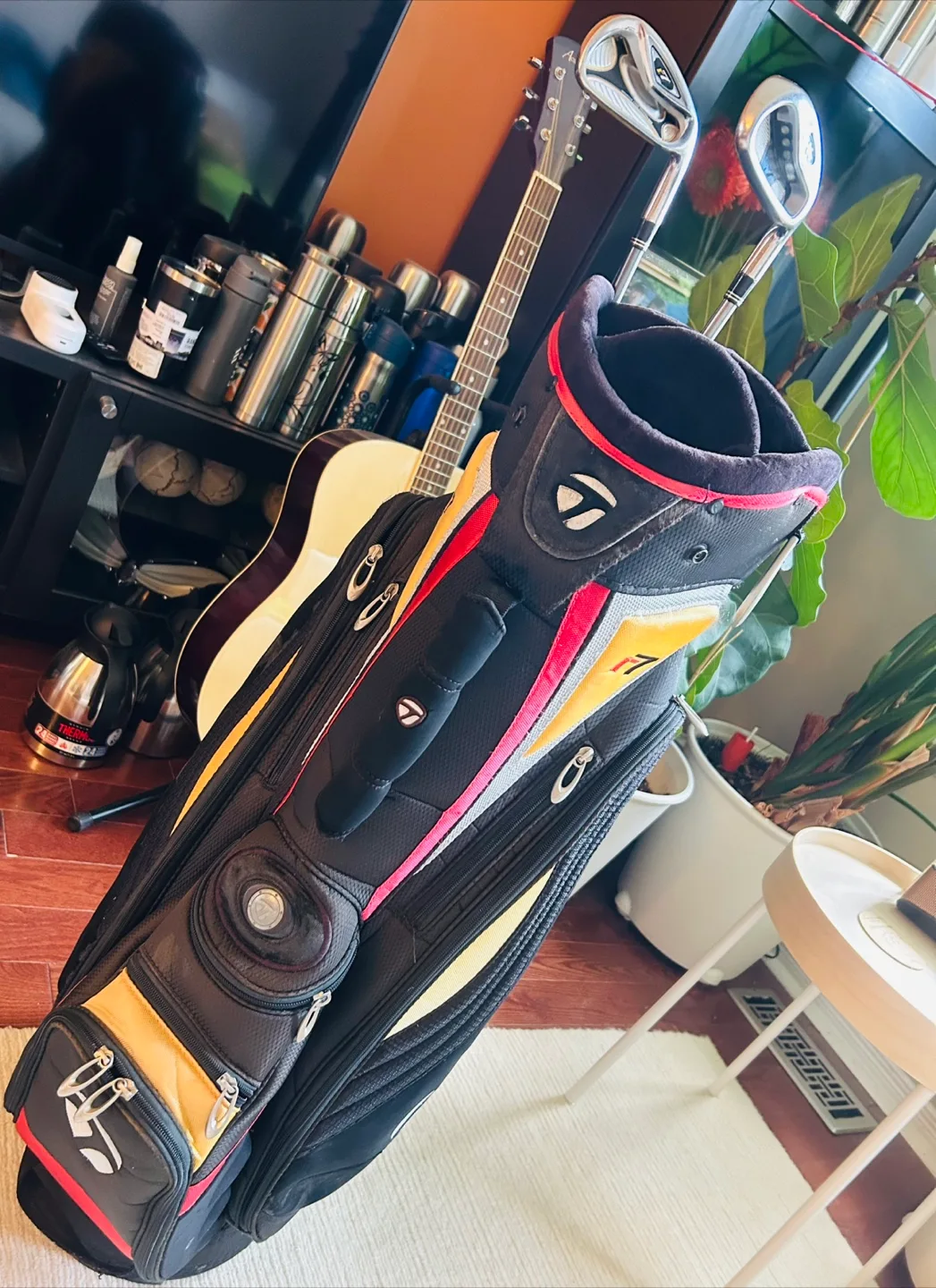 TaylorMade r7 Cart Bag & Irons (4,5, Right Hand) thumbnail
