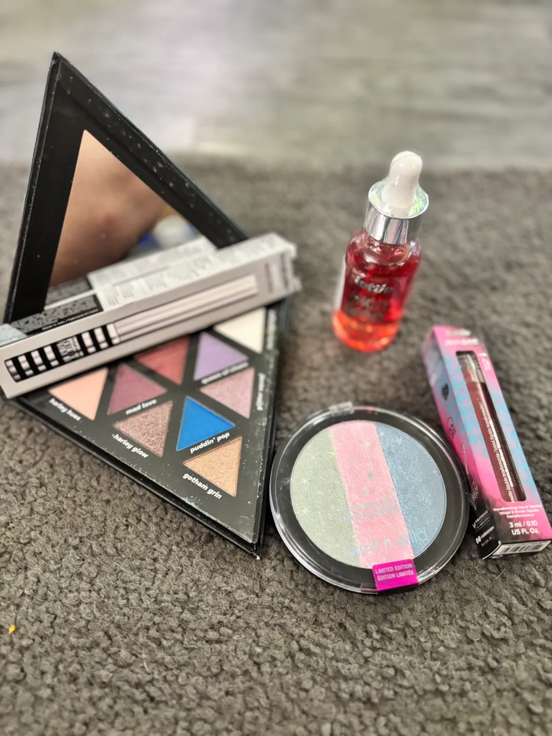 Makeup Lot: Eyeshadow, Highlighter #3, Lip thumbnail