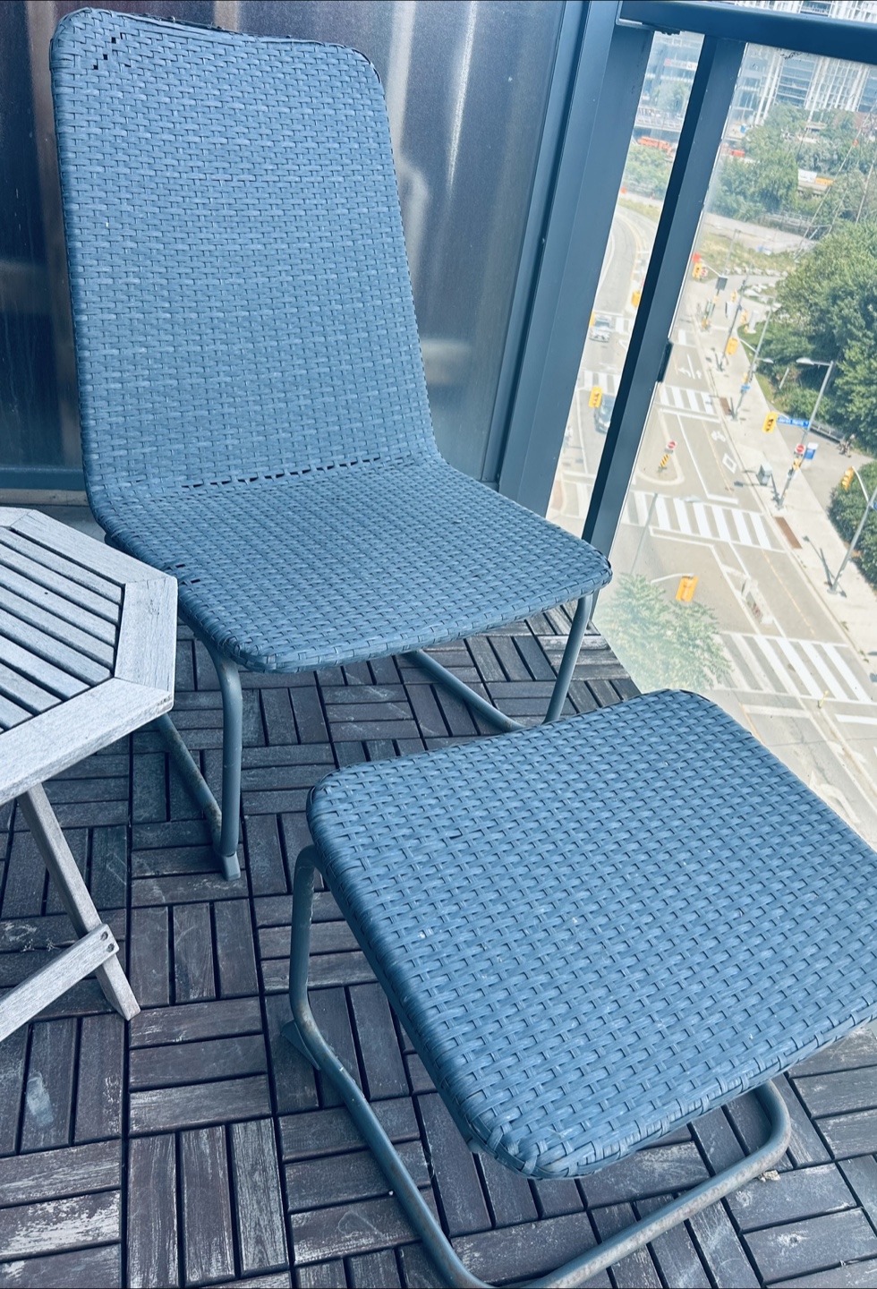 Patio lounge chair + matching foot stool - photo 2