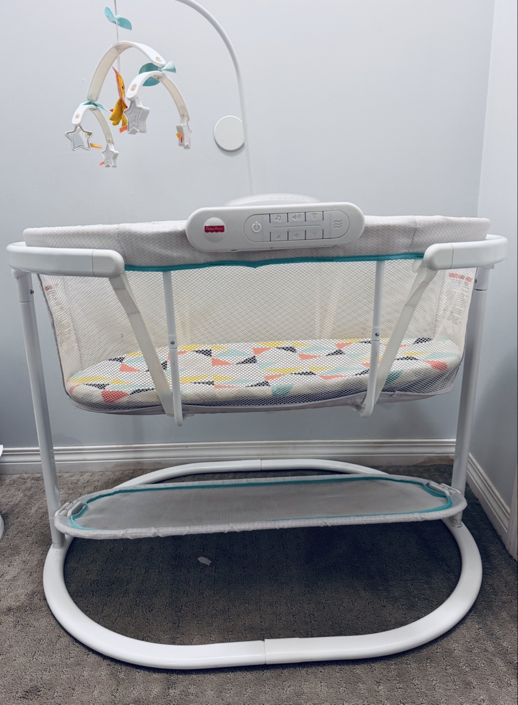 Fisher-Price Soothing Motions Bassinet - Excellent Condition - photo 2