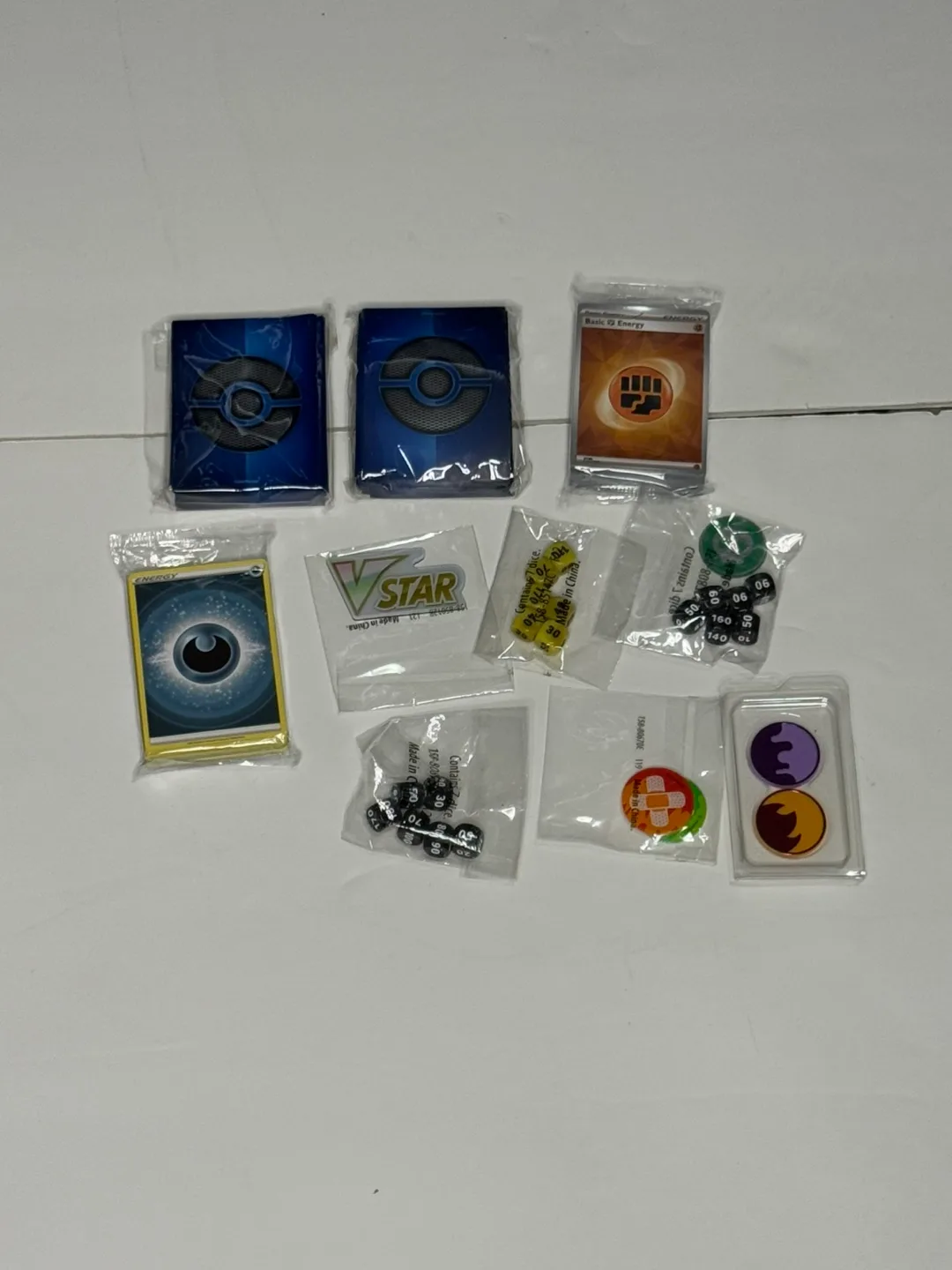 Pokémon TCG Accessories: Dice, Markers, Sleeves thumbnail