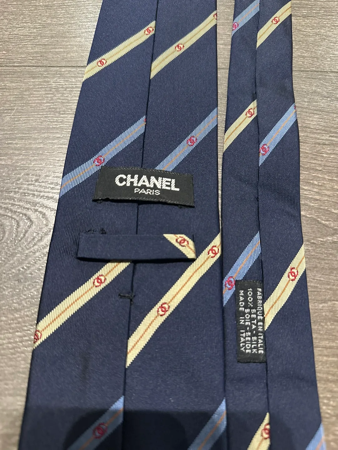Authentic Chanel silk tie made in Italy image indicator(2)