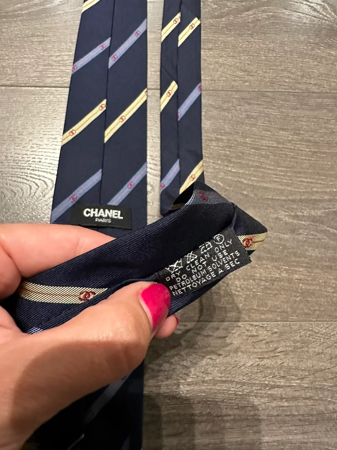 Authentic Chanel silk tie made in Italy image indicator(6)