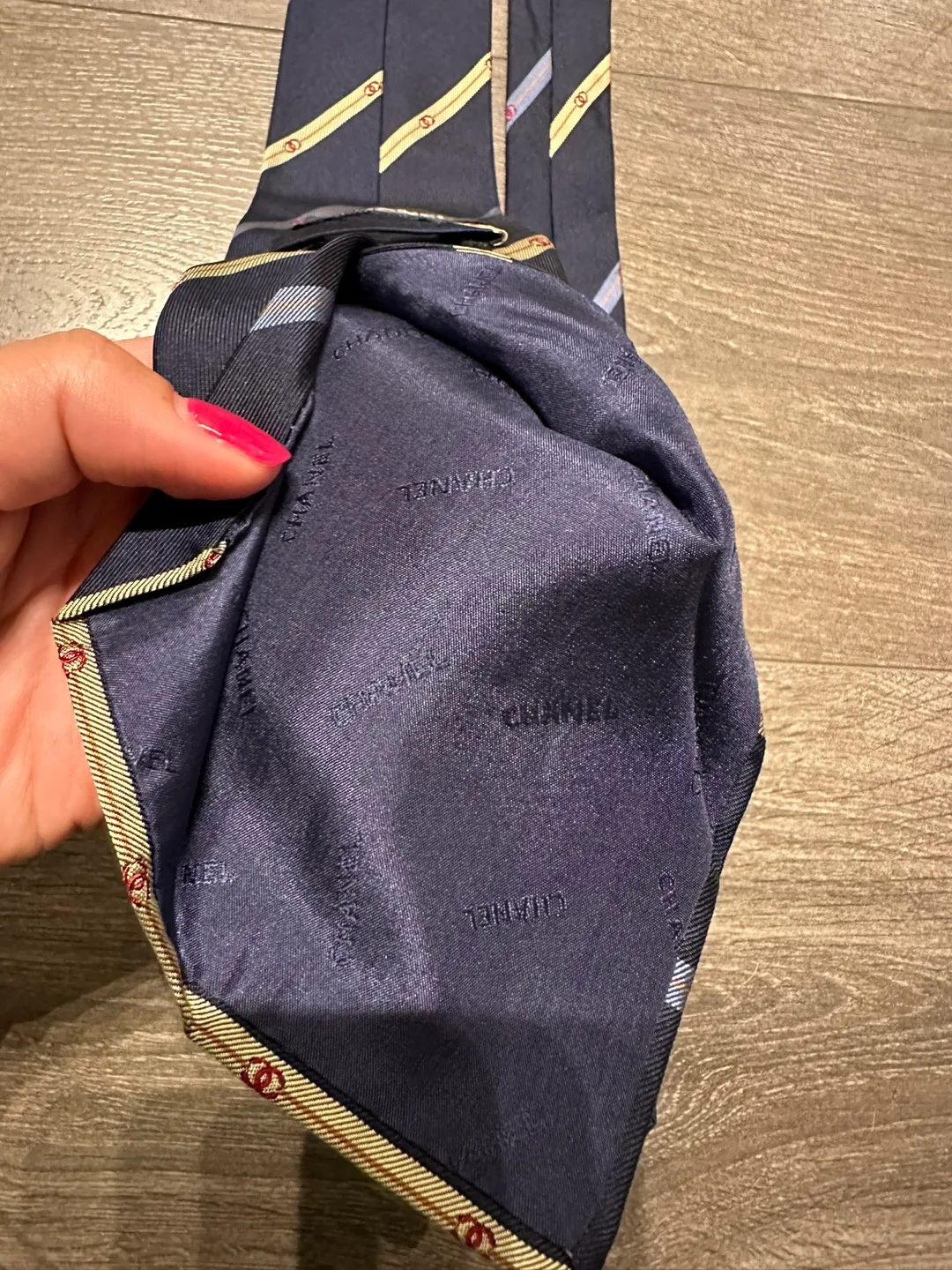 Authentic Chanel silk tie made in Italy image indicator(5)