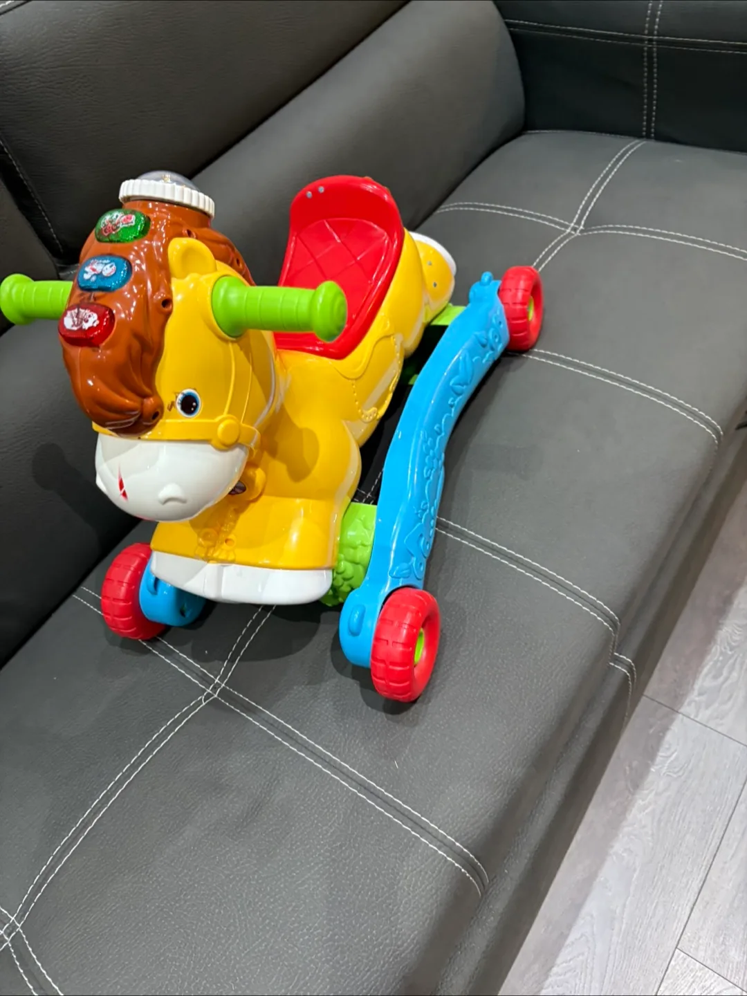 VTech 2-in-1 Gallop and Rock Learning Pony image indicator(3)