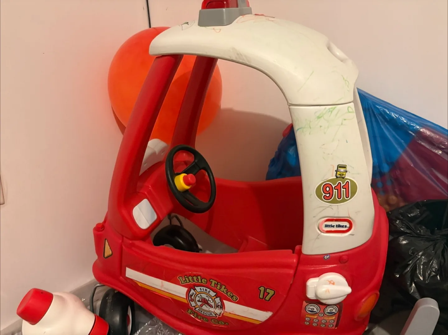 Little Tikes Cozy Coupe Fire Truck image indicator(3)