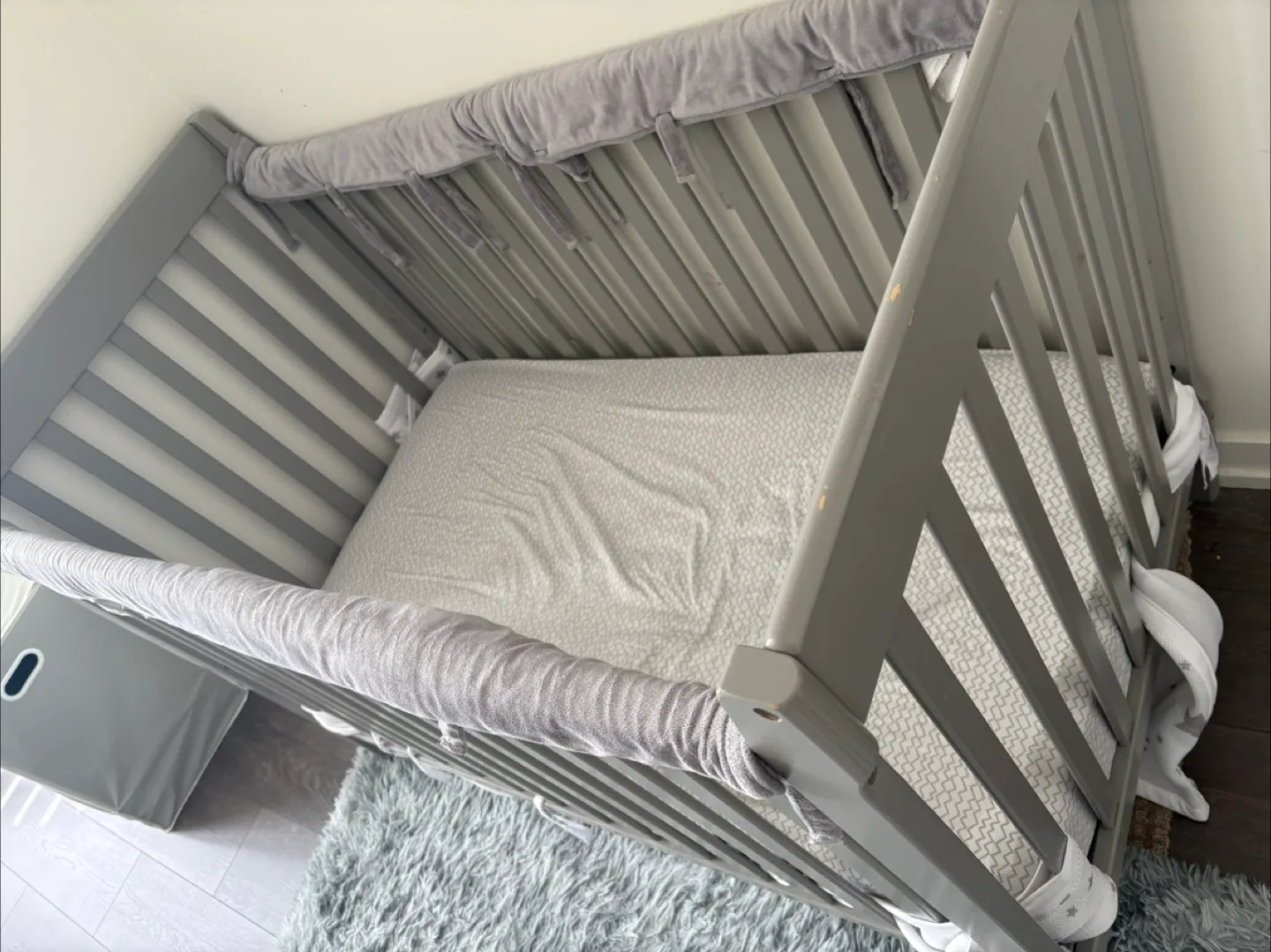 Grey Baby Crib with Bumper Pads image indicator(5)