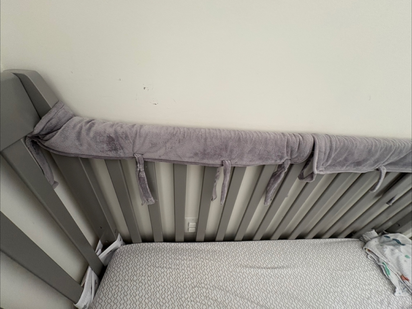 Grey Baby Crib with Bumper Pads - photo 2