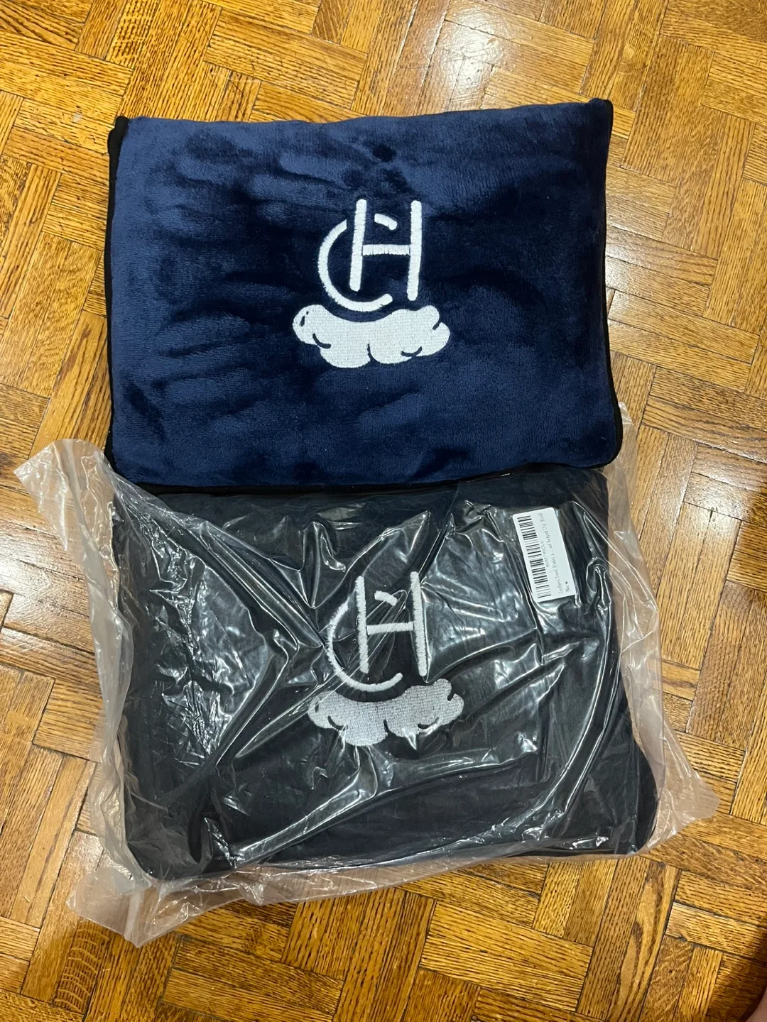 3-in-1 Travel Pillow, Blanket, and Eye Mask image indicator(2)