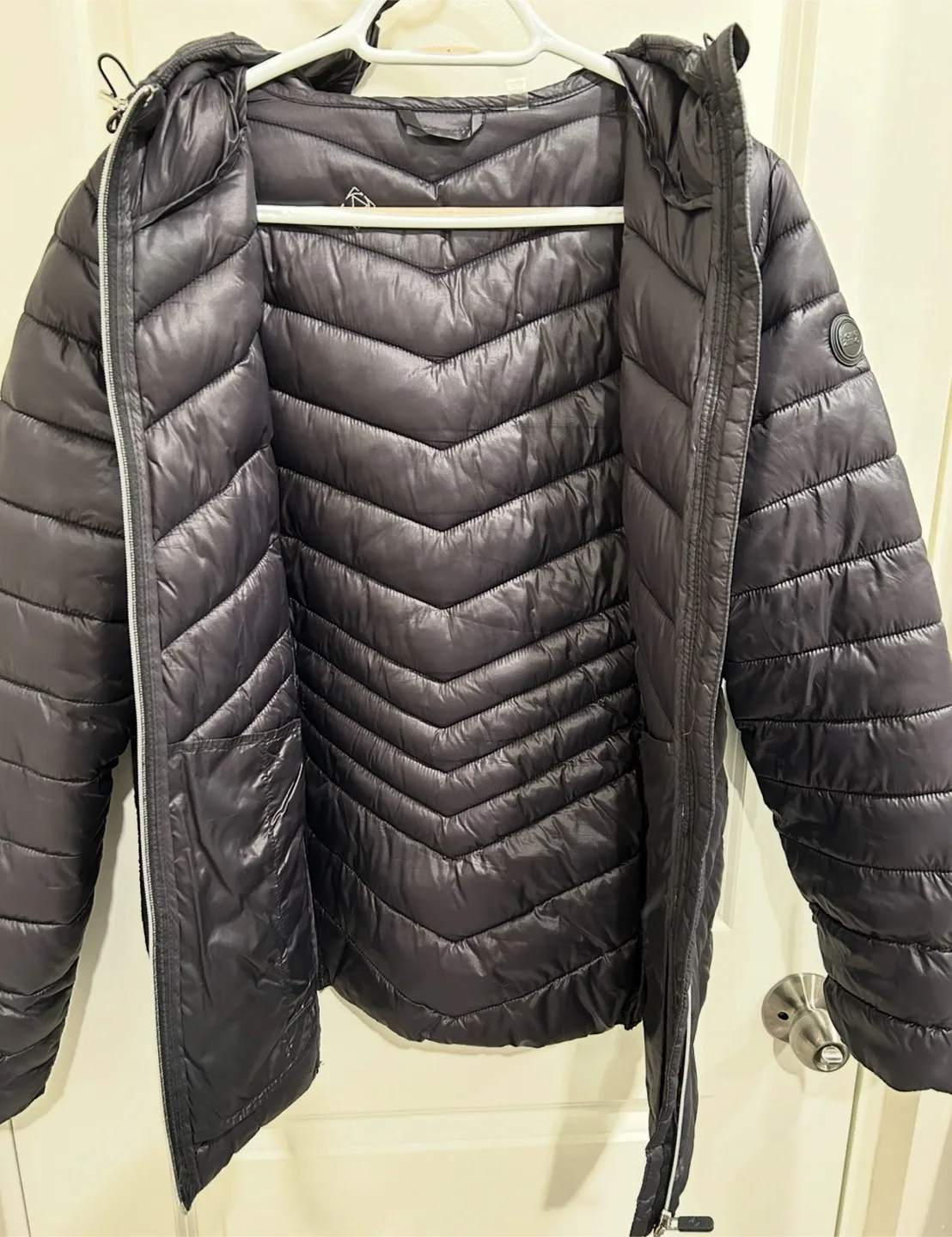 Point Zero Women’s Black Puffer Jacket (packable) image indicator(3)