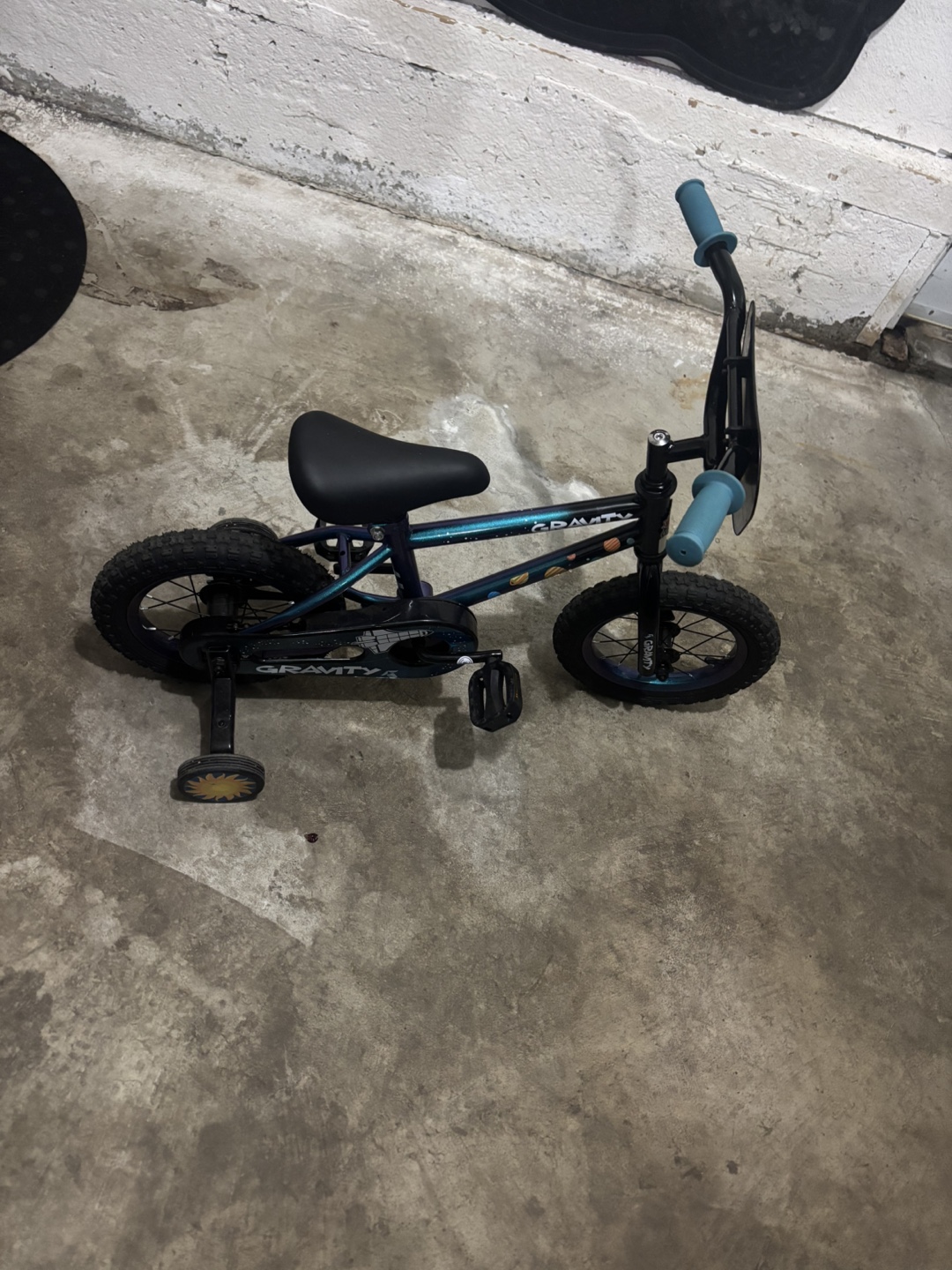 Gravity Kids Bike with Training Wheels - photo 2