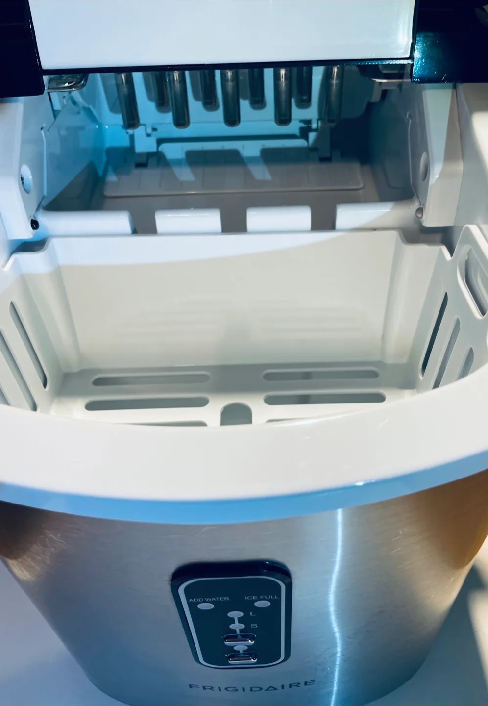 Frigidaire Ice Maker - Stainless Steel- Self Clean mode🧡 image indicator(3)