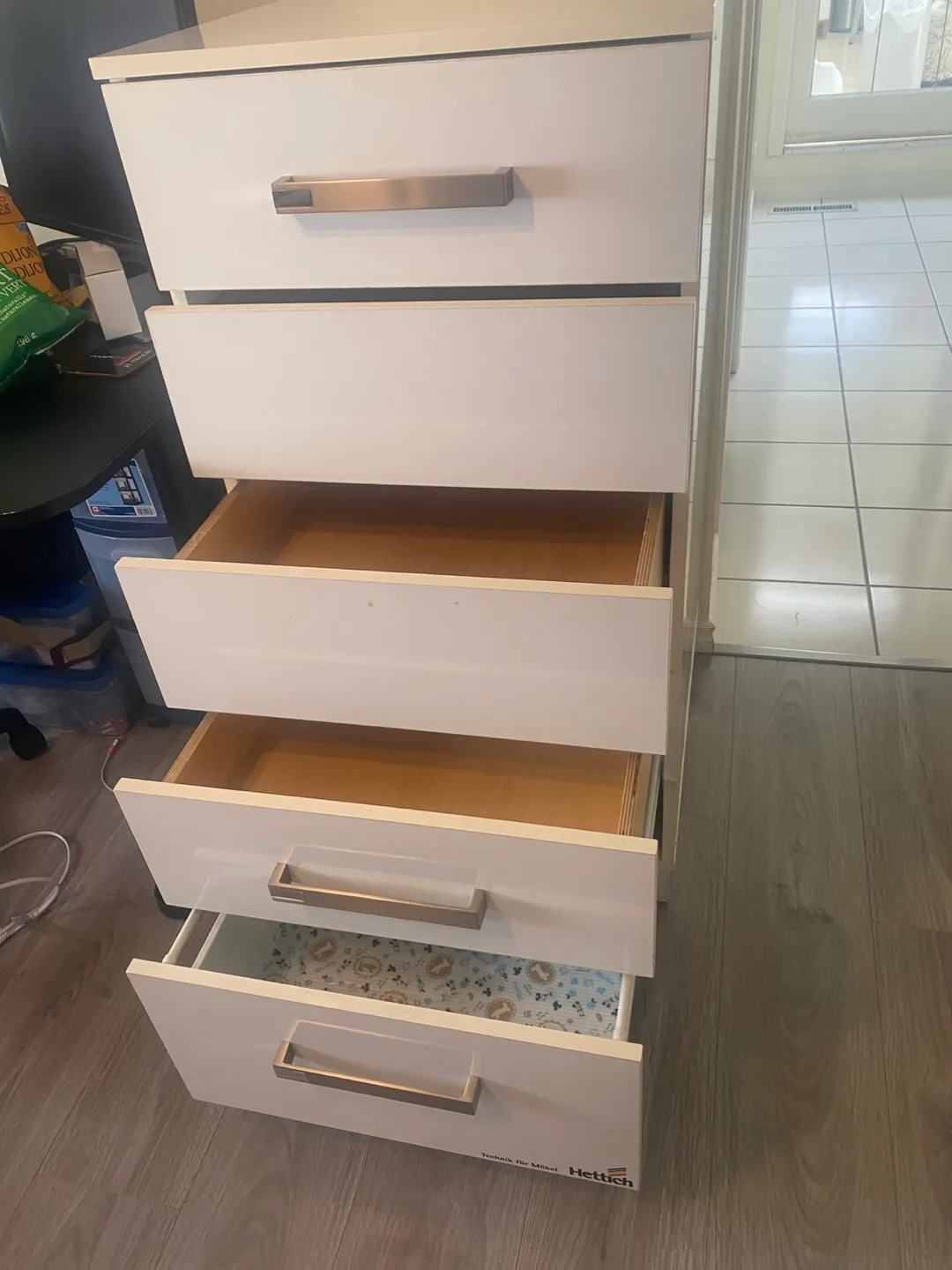 Hettich White 4-Drawer Dresser image indicator(2)