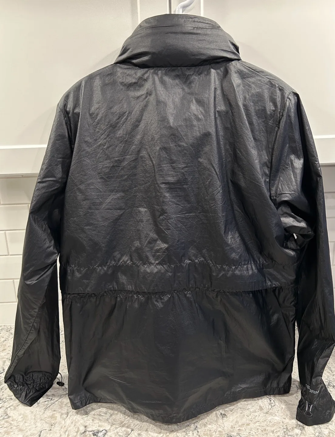 Men’s Under Armor Loose Cold Gear Storm Pullover Wind Breaker image indicator(2)