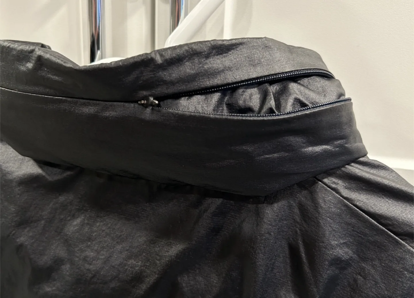 Men’s Under Armor Loose Cold Gear Storm Pullover Wind Breaker image indicator(6)