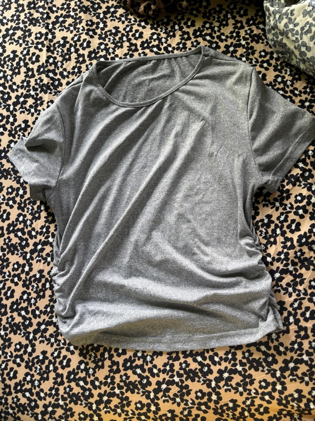 Crop tops- Gray, Black, Brown - Size M image indicator(2)