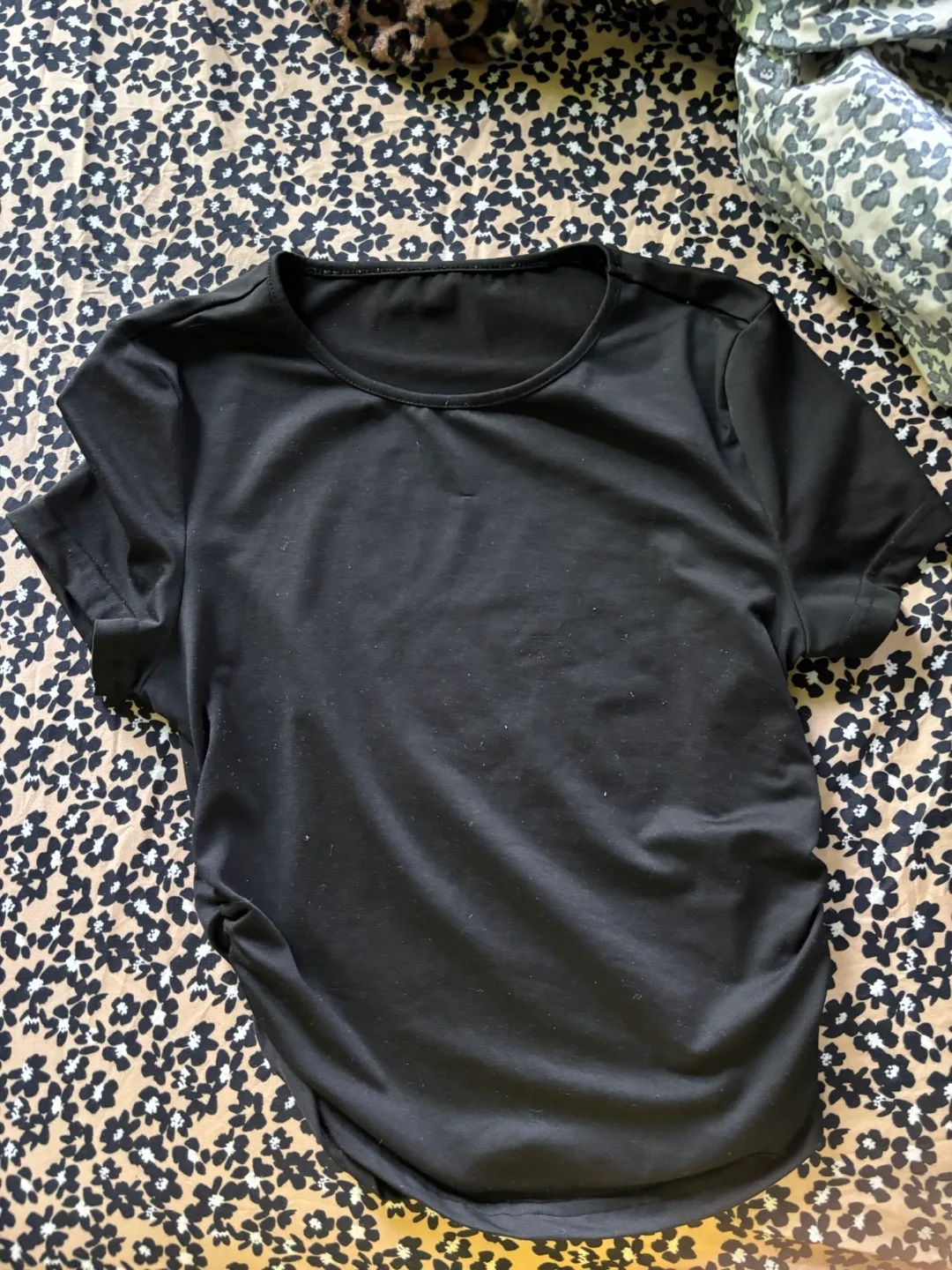 Crop tops- Gray, Black, Brown - Size M image indicator(3)