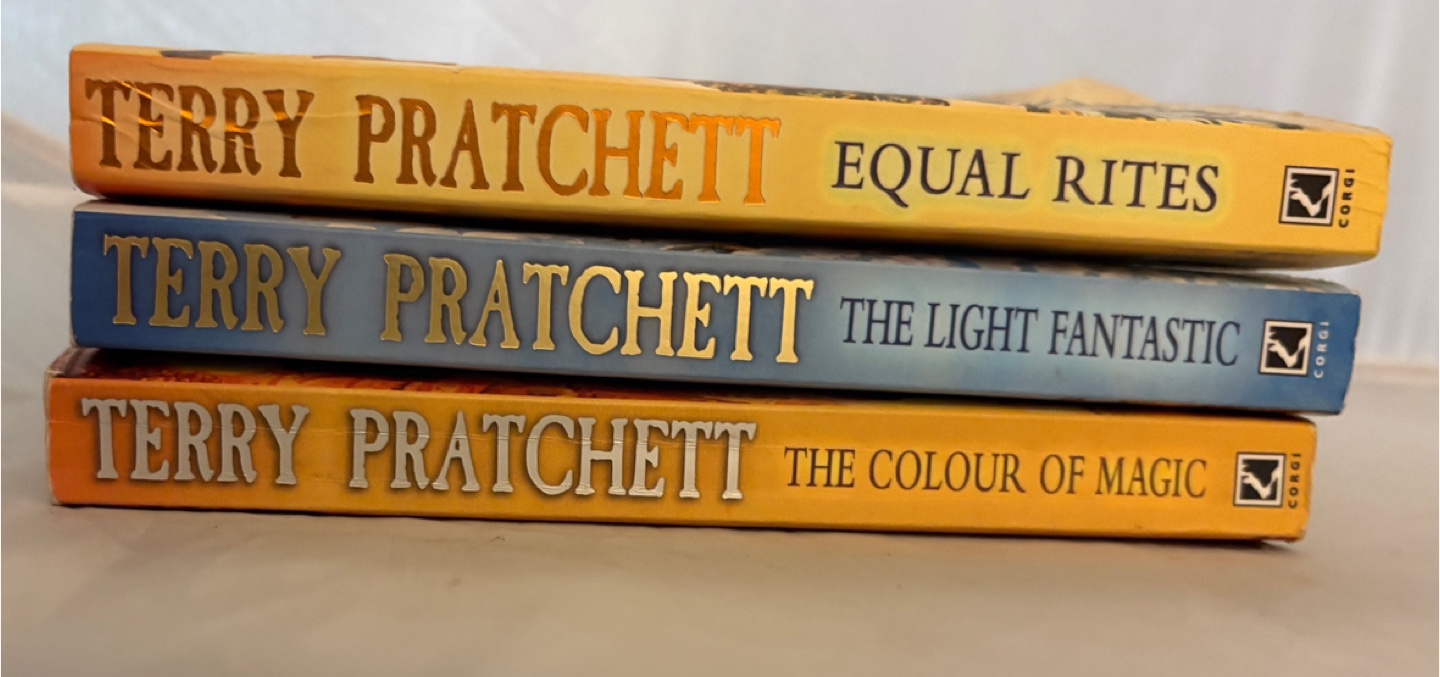 Terry Pratchett Discworld Novels - photo 2