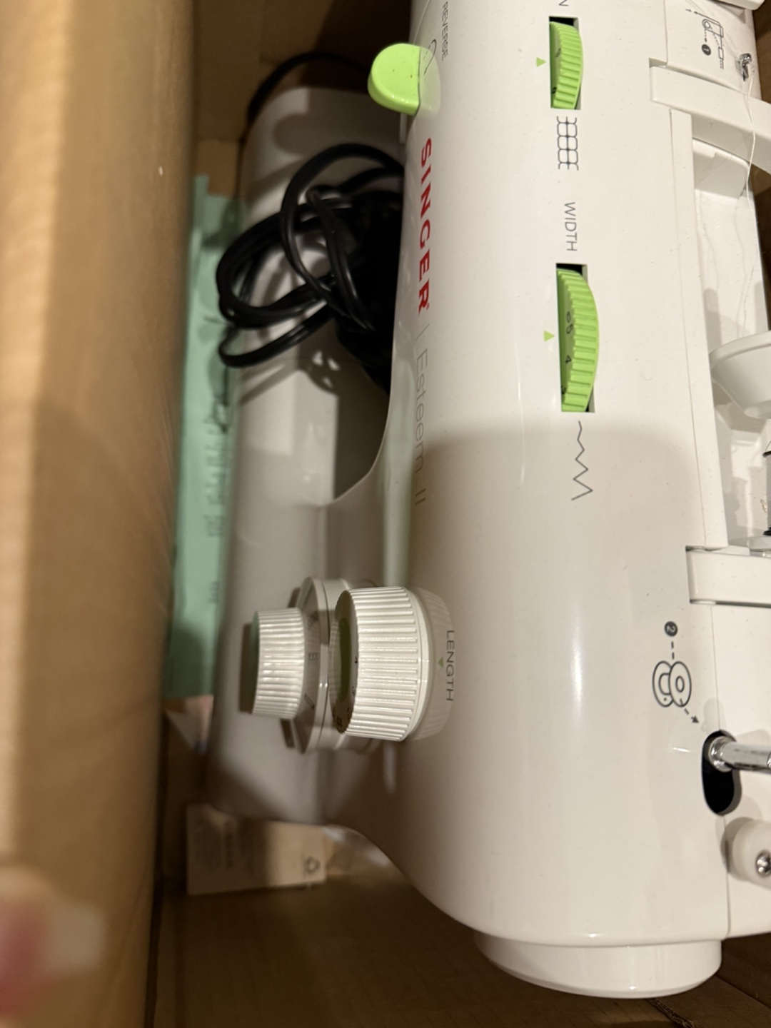 Singer Esteem II 2273 Sewing Machine - photo 2