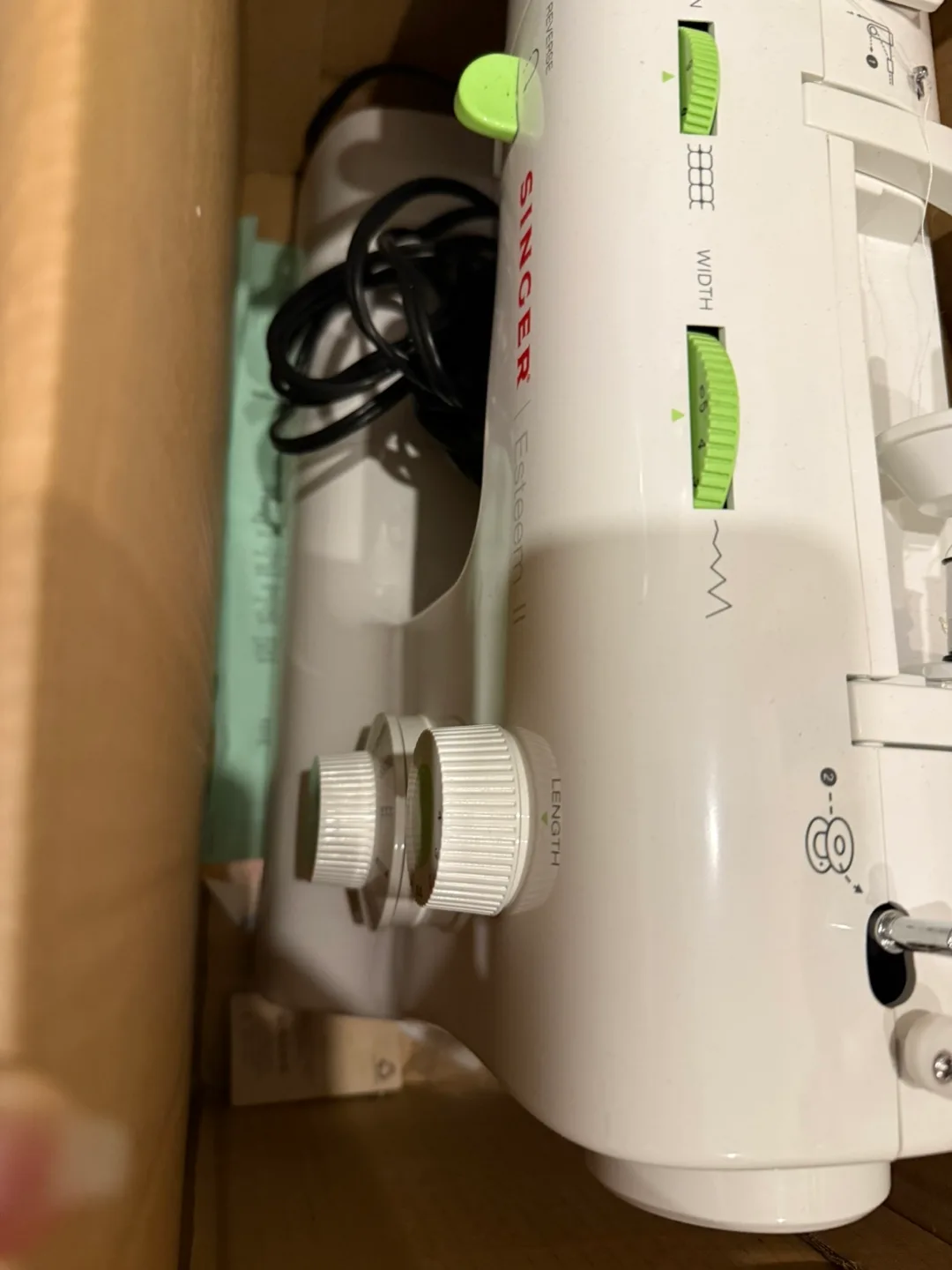 Singer Esteem II 2273 Sewing Machine image indicator(2)