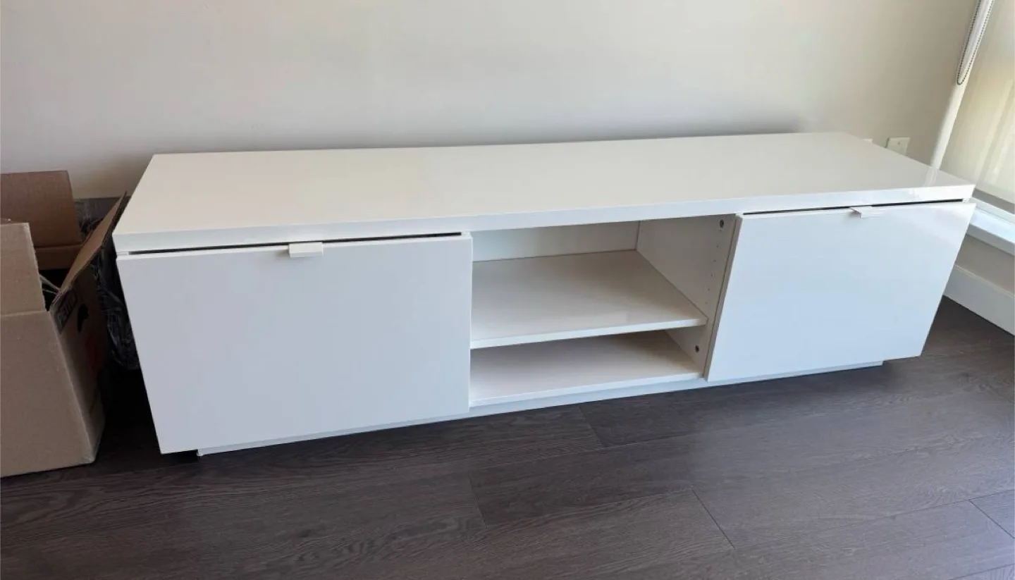 Ikea Tv bench *Like new no damage or scratch thumbnail