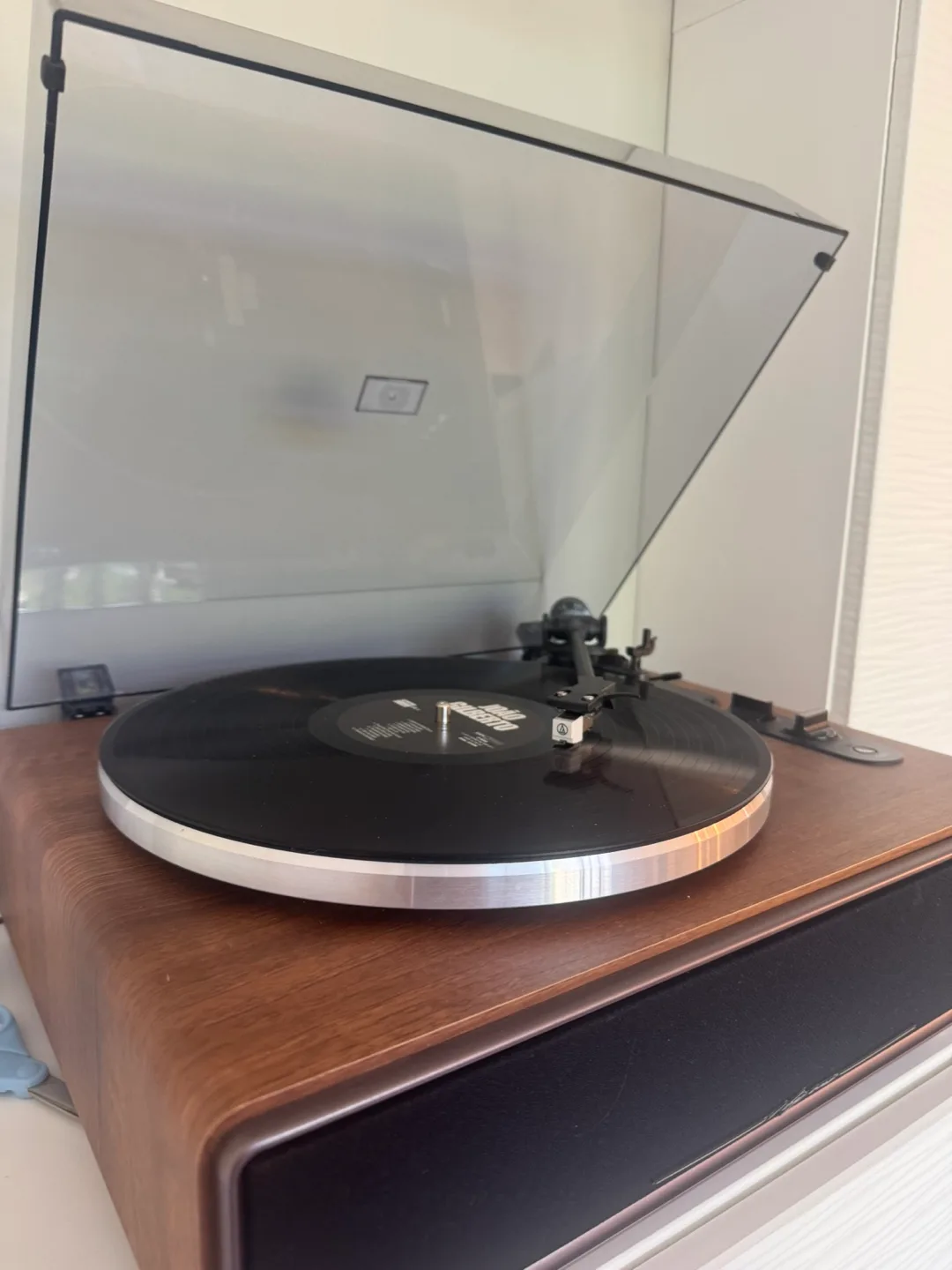 1 by ONE High Fidelity Belt Drive Record Player image indicator(2)