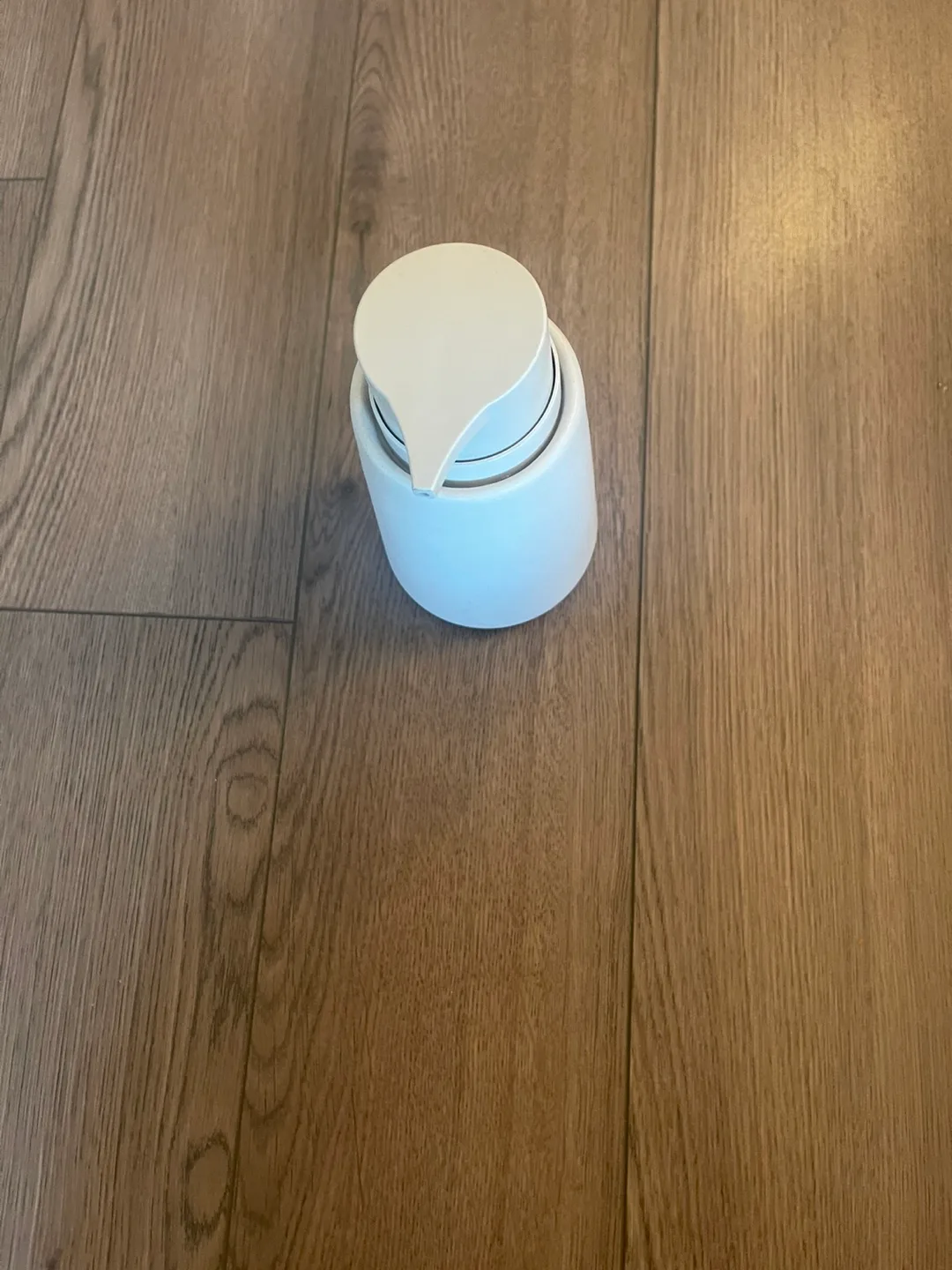 Moda White Soap Dispenser image indicator(2)