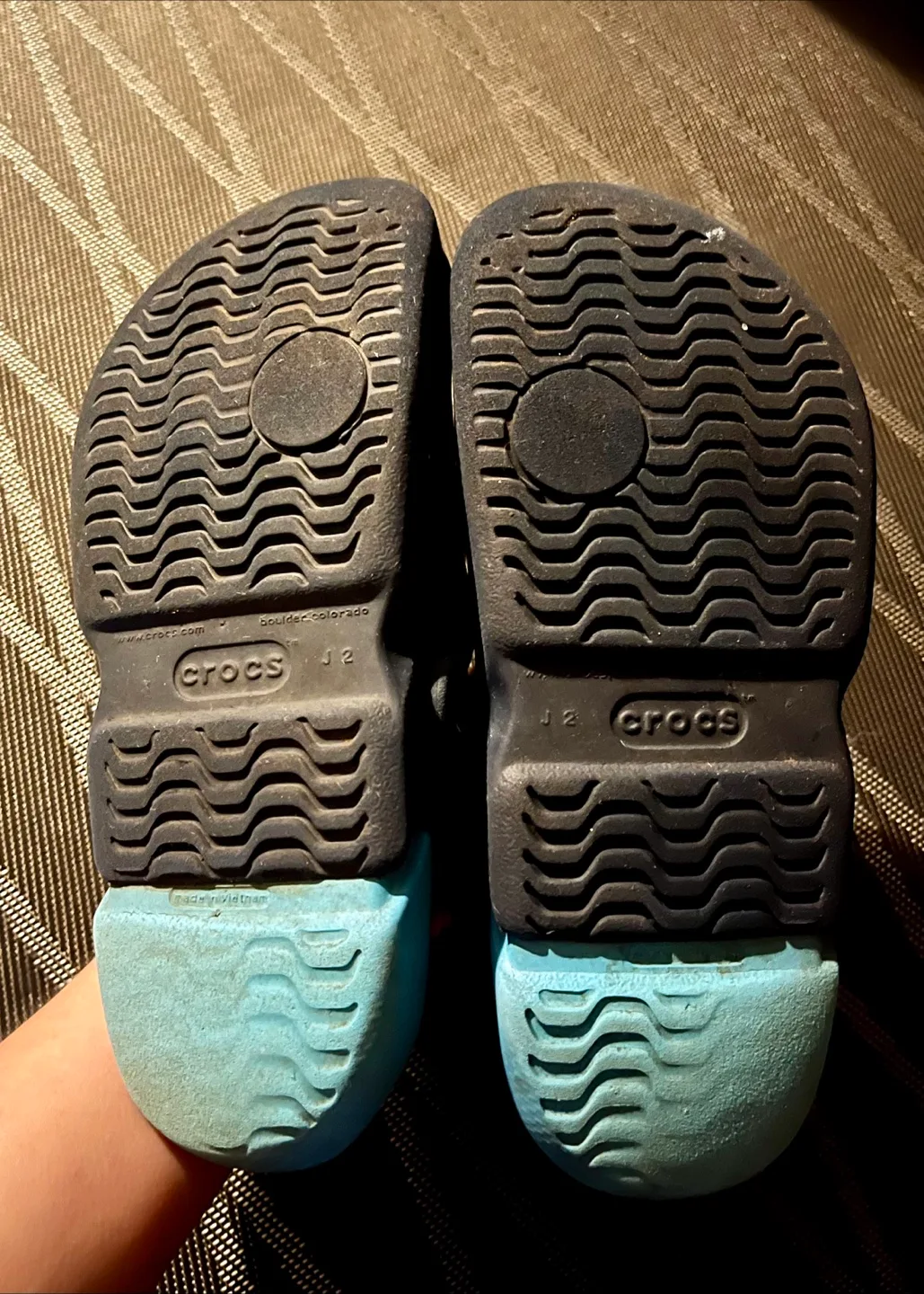 Kid’s Crocs Clogs, Size J2 image indicator(2)