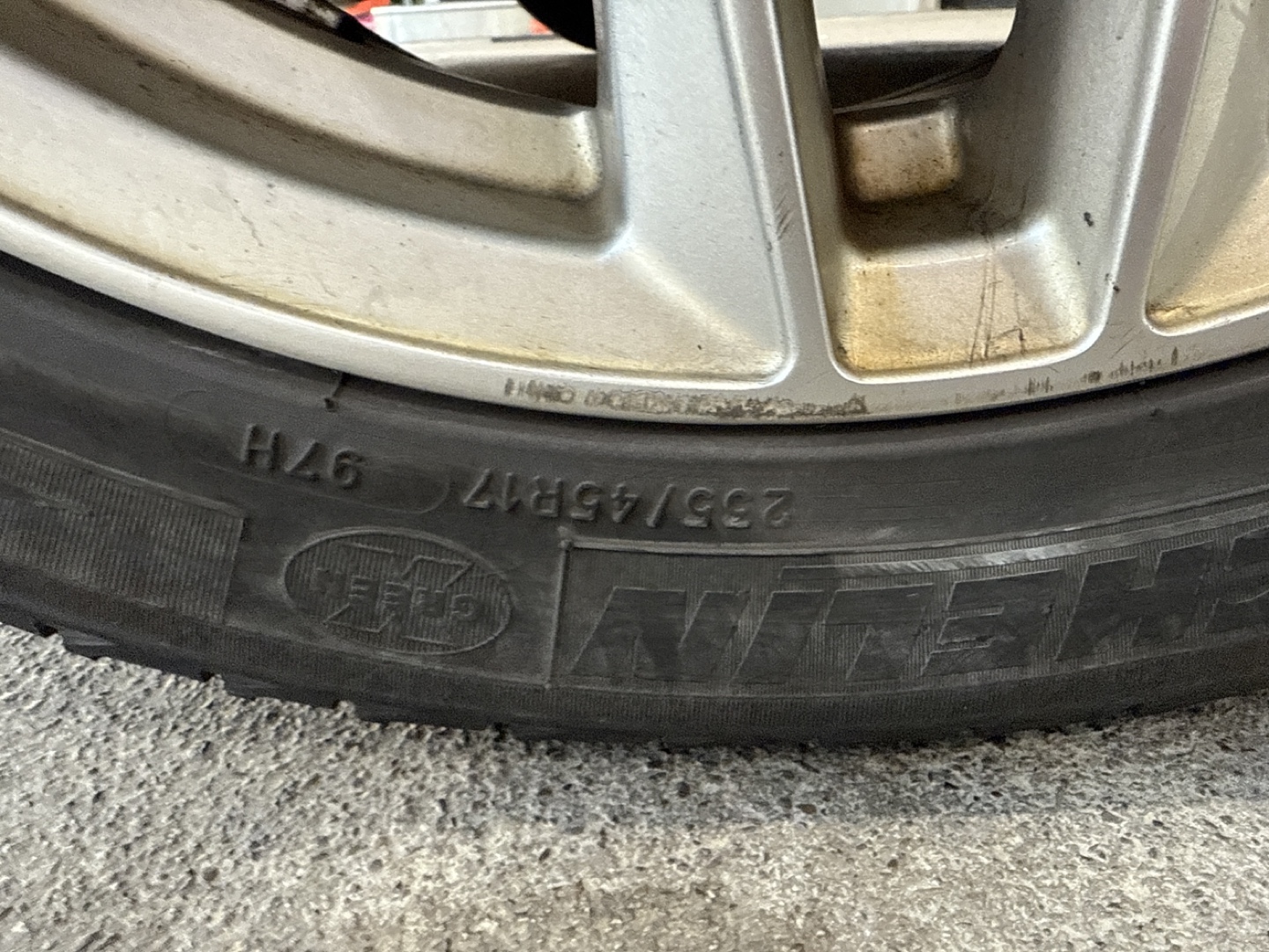 235/45R17 Michelin Tire on audi Rim - photo 2