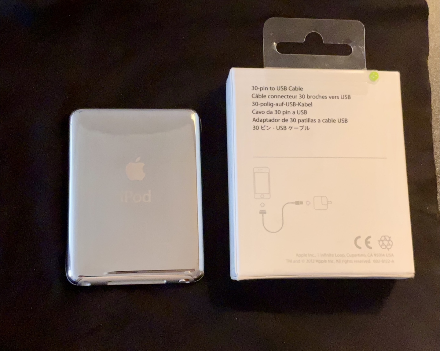 iPod Nano 3rd Gen 4gb (near mint!) w/ new cable - photo 2
