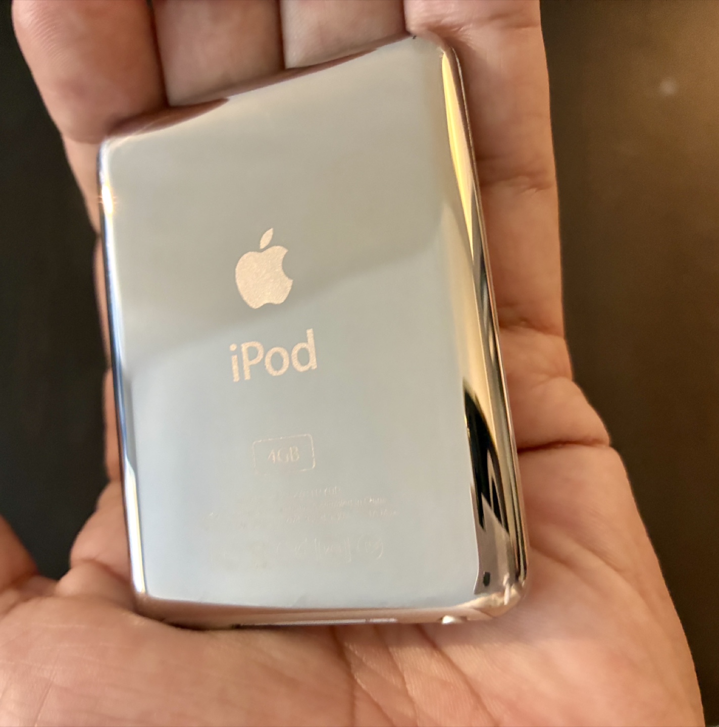 iPod Nano 3rd Gen 4gb (near mint!) w/ new cable - photo 5