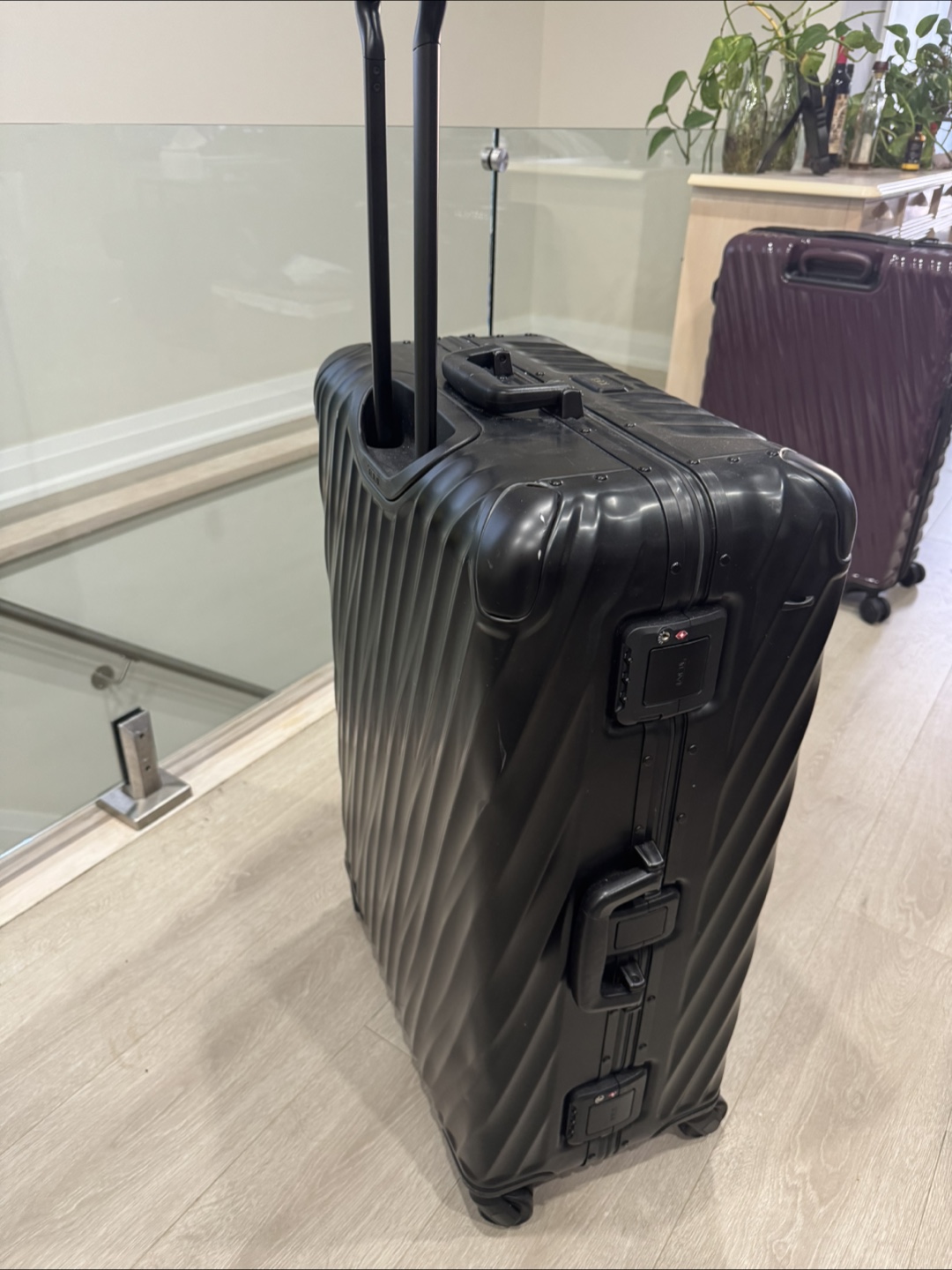 Tumi 19 Degree Aluminum Large Suitcase - Black - photo 4