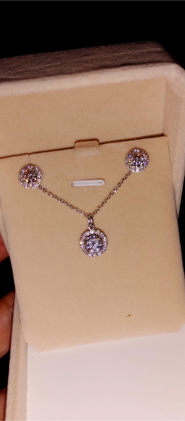 Brand new 2 ct  vvs1 diamond cultivated Necklace and Earring Set