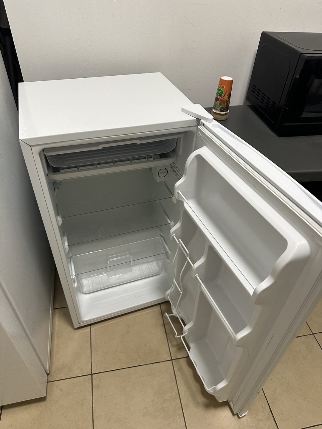 Midea Compact Mini Fridge - White - photo 4