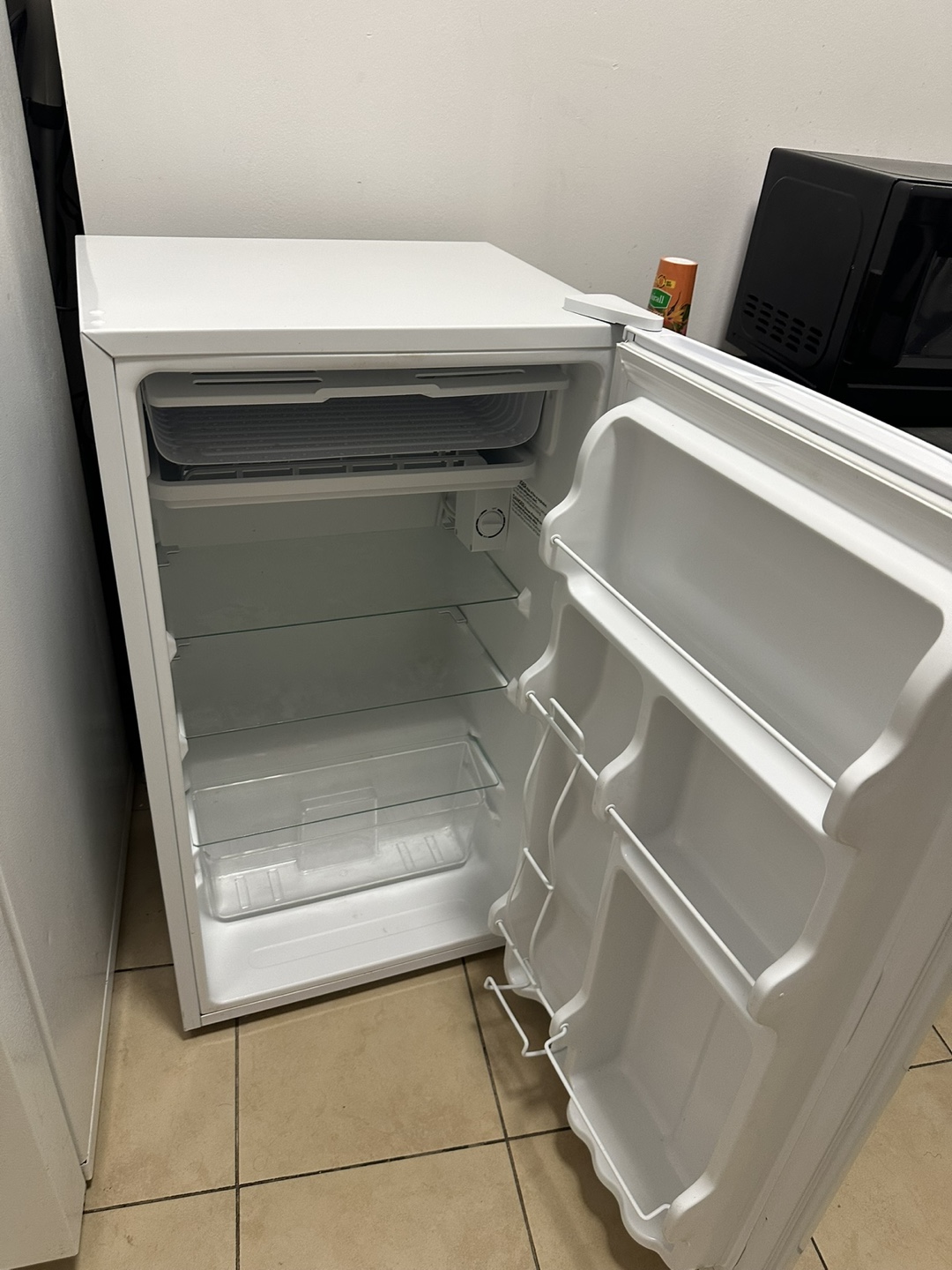 Midea Compact Mini Fridge - White - photo 2