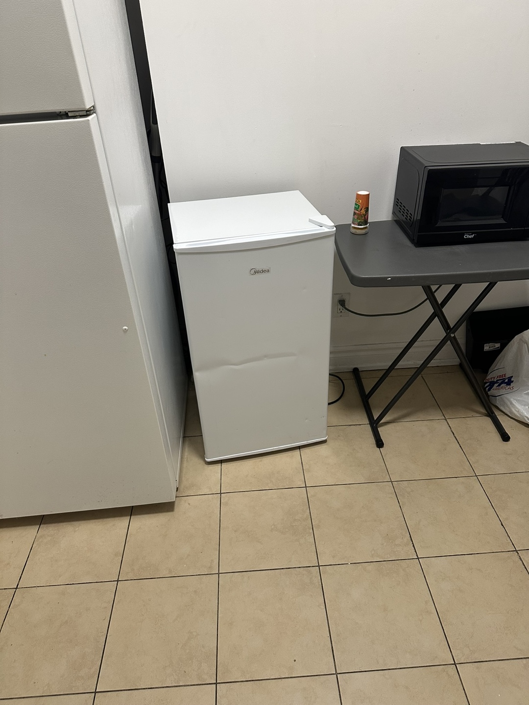 Midea Compact Mini Fridge - White - photo 3