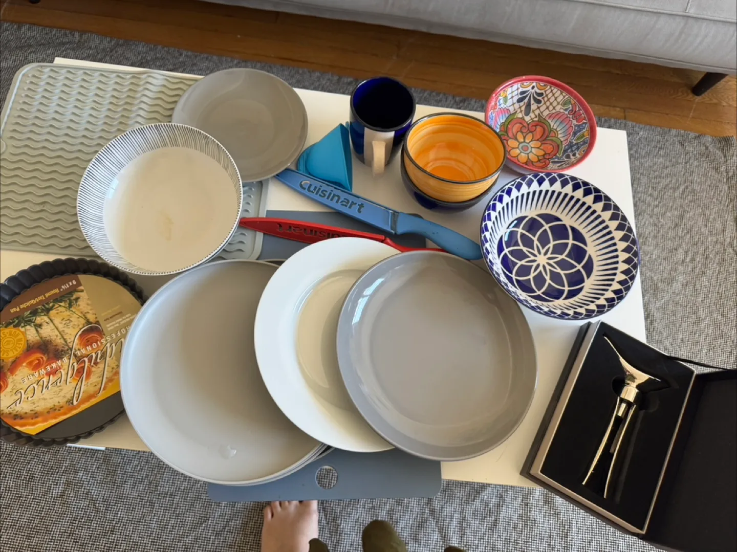 Mixed Kitchenware Set - Plates, Bowls, and More! image indicator(3)