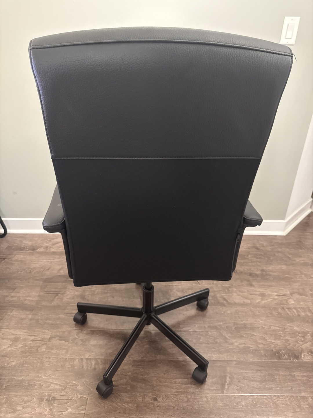 Black Office Chair - photo 3