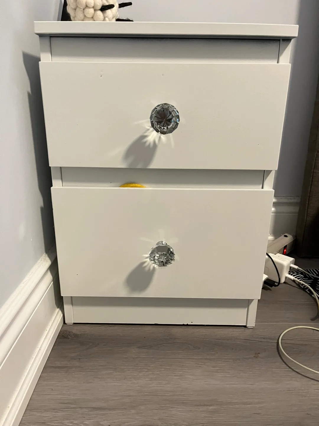 Set of White 2-Drawer Nightstand thumbnail