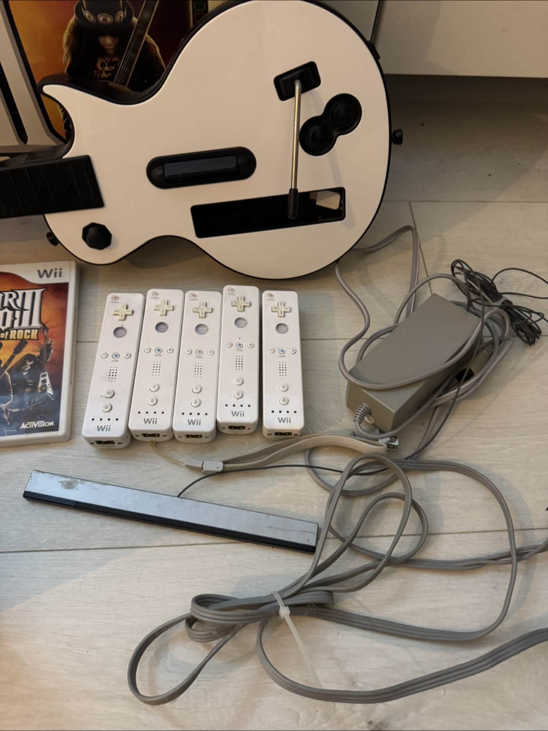 Guitar Hero Legends of Rock Wii Bundle - photo 3