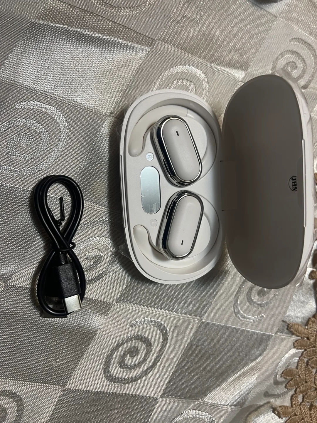 Wireless Earbuds with Case & Charger thumbnail