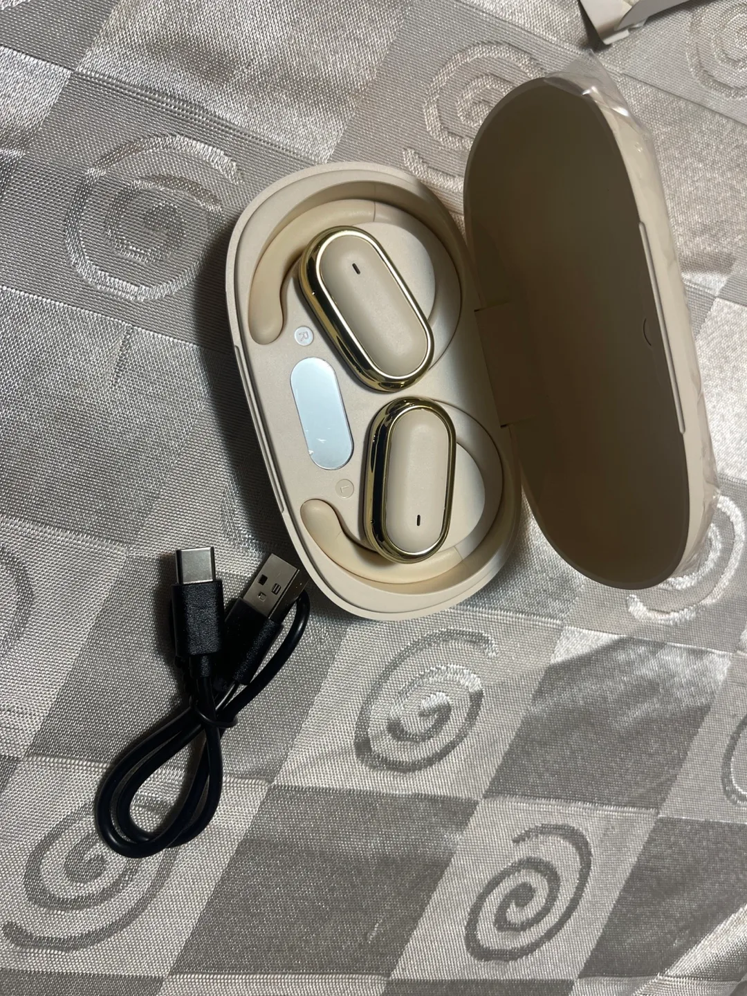 Wireless Earbuds with Charging Case thumbnail