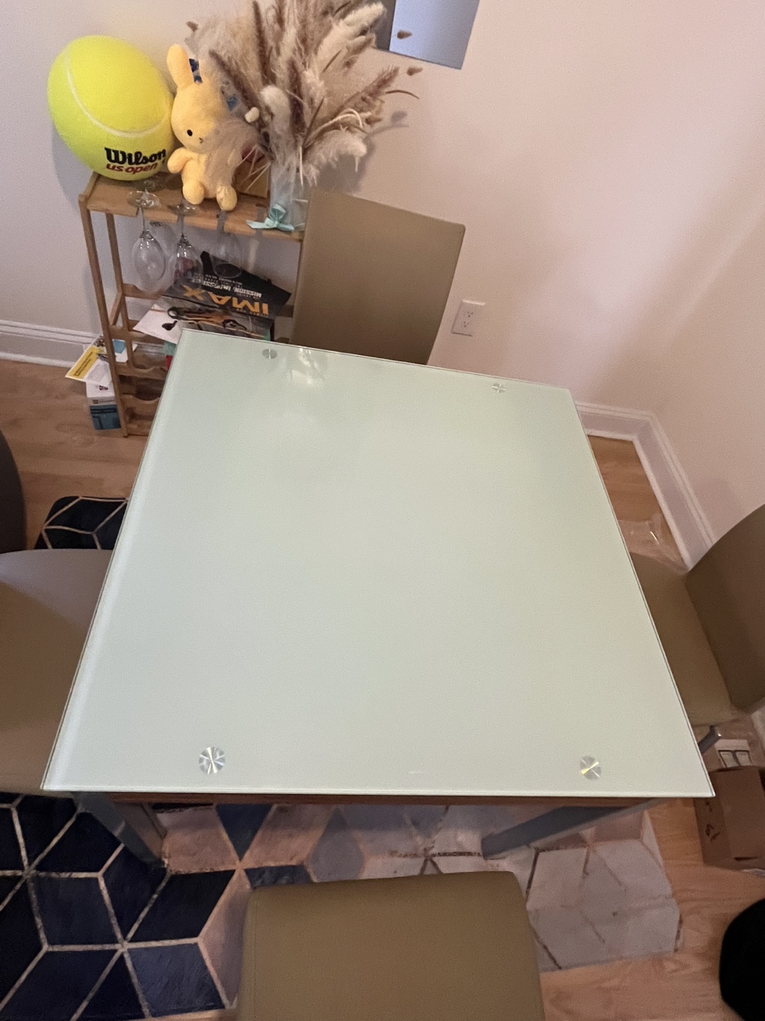 Extendable Dining Table with tempered glass top