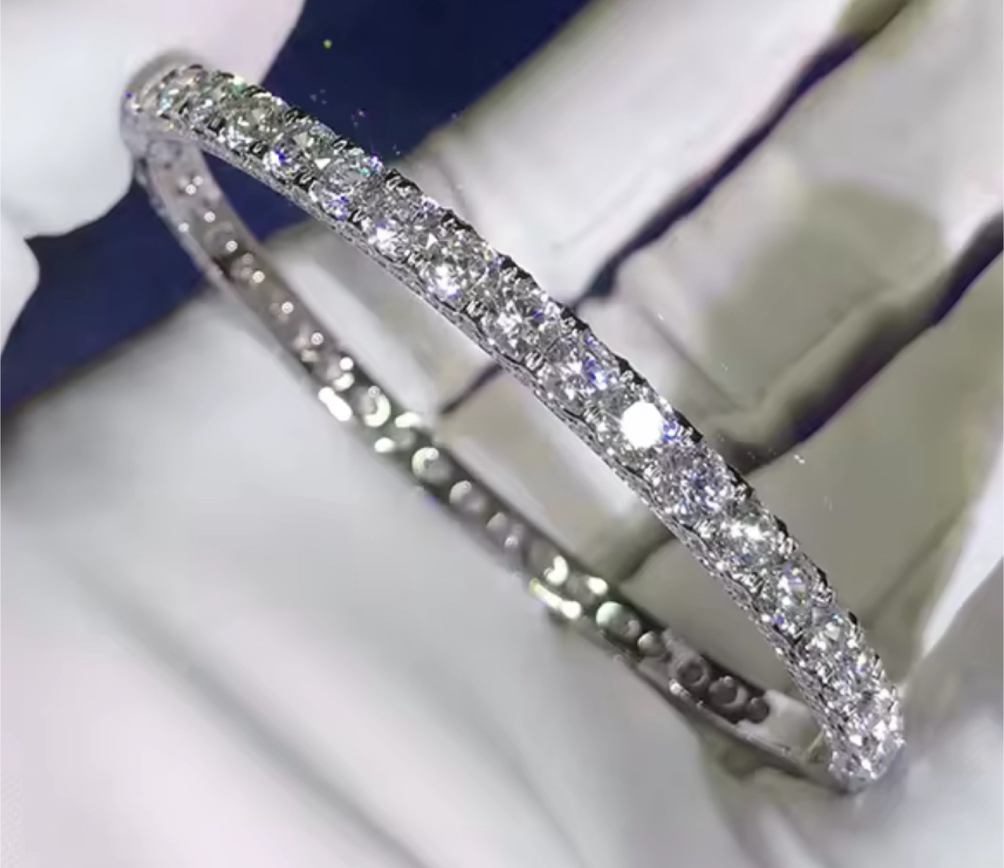 Brand new Tennis vvs1 Diamond cultivated Bangle Bracelet