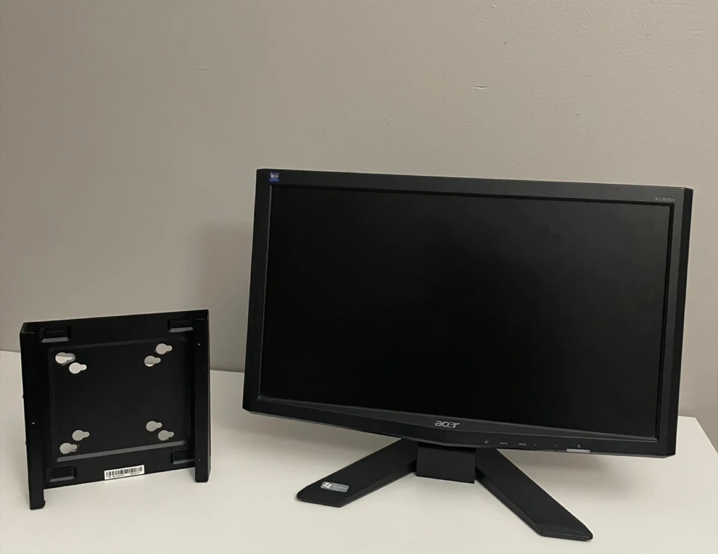 Acer X183H 18.5″ LCD Monitor – Excellent Condition image indicator(6)